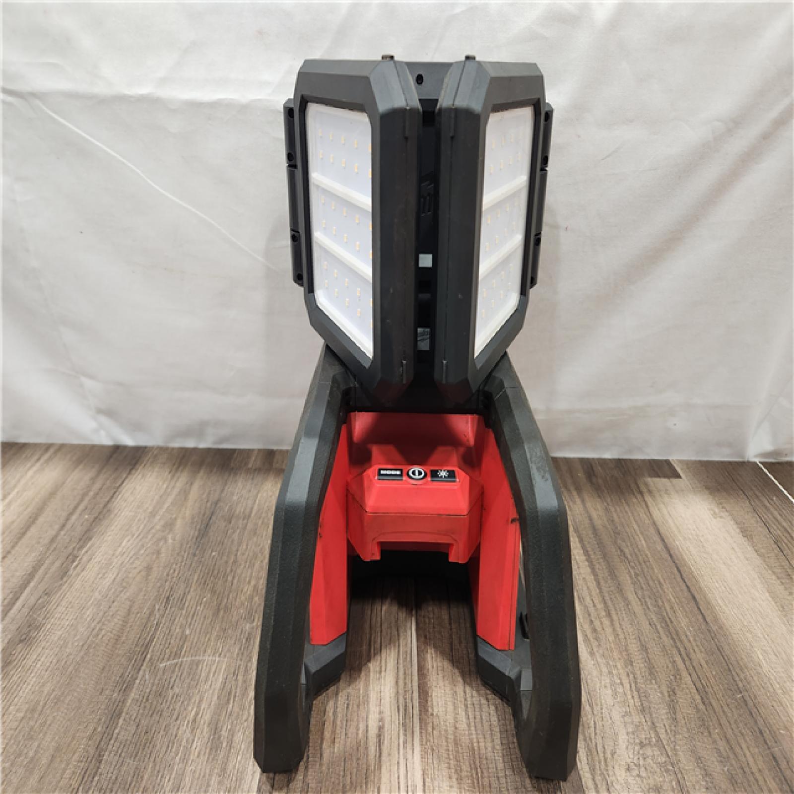 AS-IS- Milwaukee M18 4500 Lm LED Battery Handheld Flood Light (TOOL ONLY)