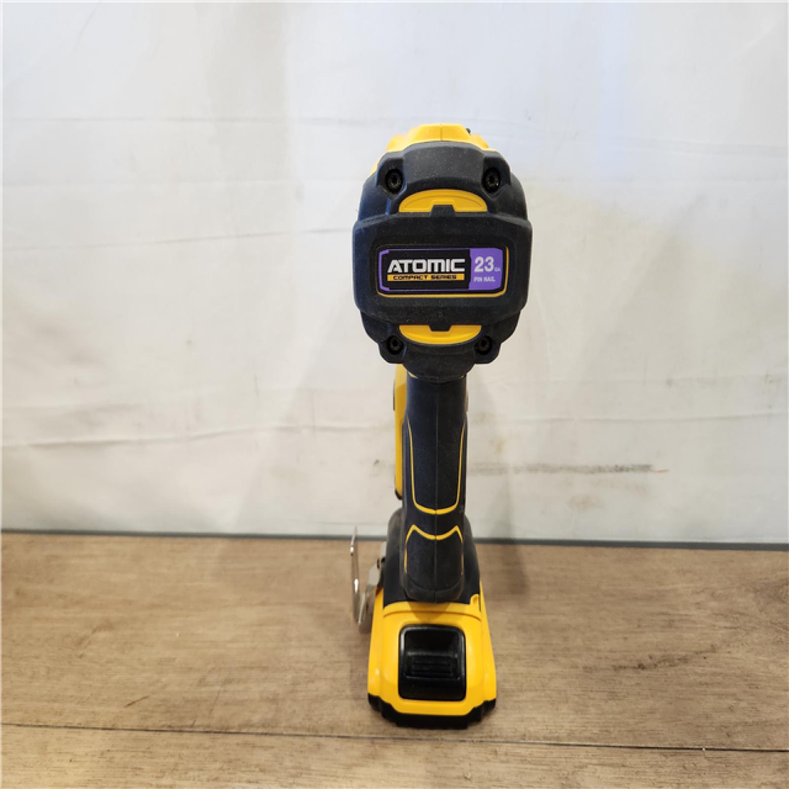 AS-IS- DEWALT ATOMIC 20V MAX Lithium Ion Cordless 23 Gauge Pin Nailer Kit