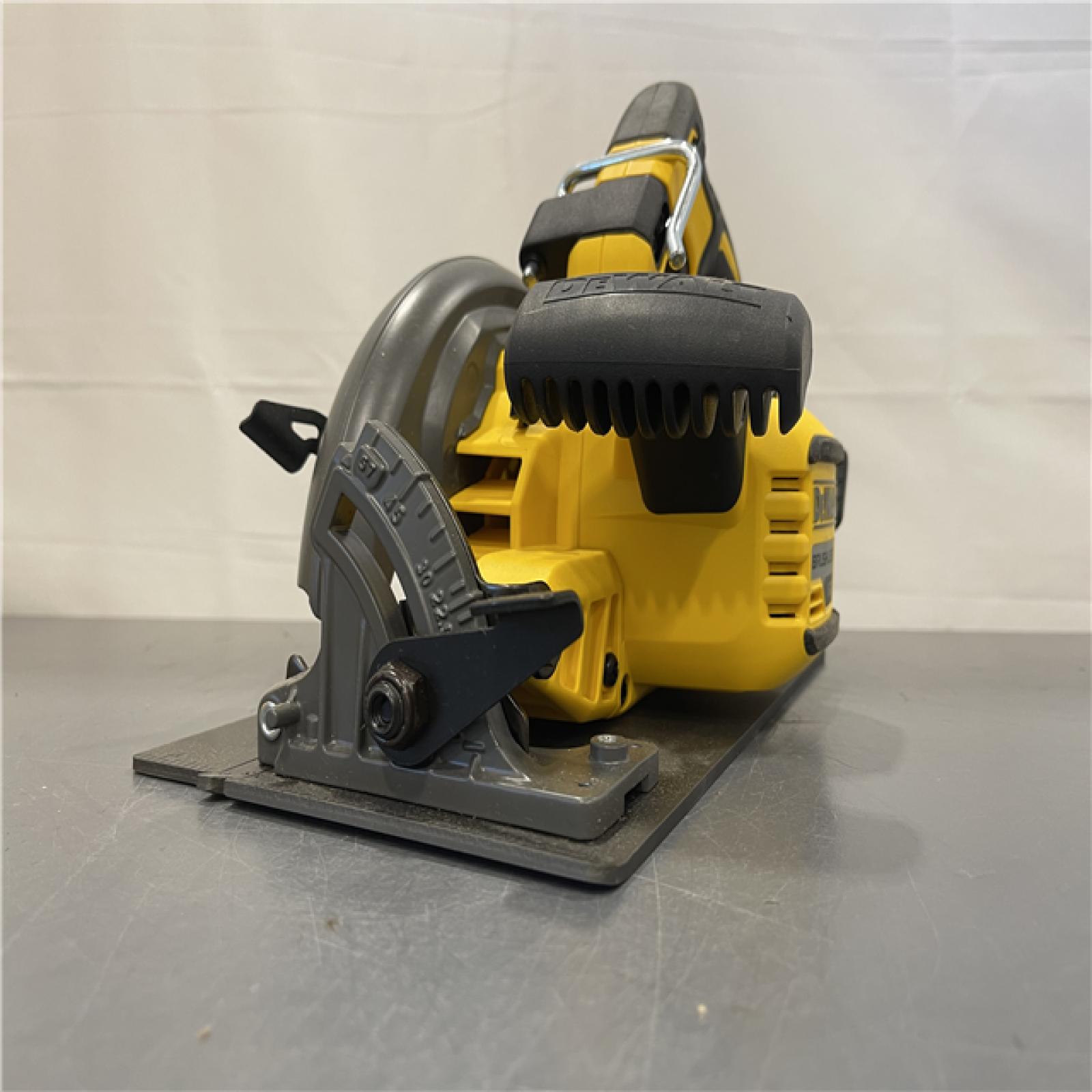 AS-IS - DeWALT Flexvolt Max 7-1/4  60V Brushless Circular Saw (Tool Only)