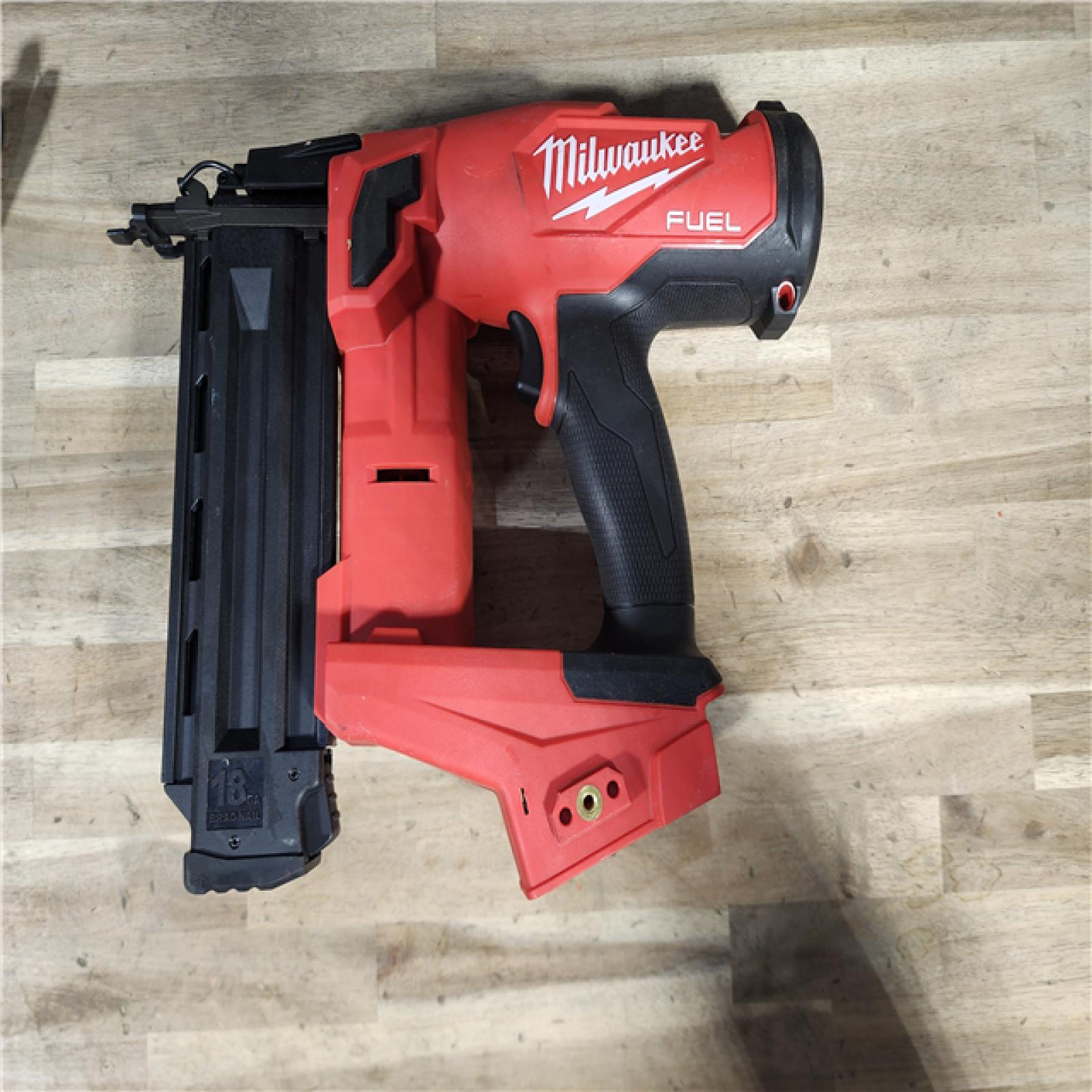 Milwaukee M18 Fuel 18V Brushless 18-Gauge Brad Nailer W/ BATTERY & CHARGER