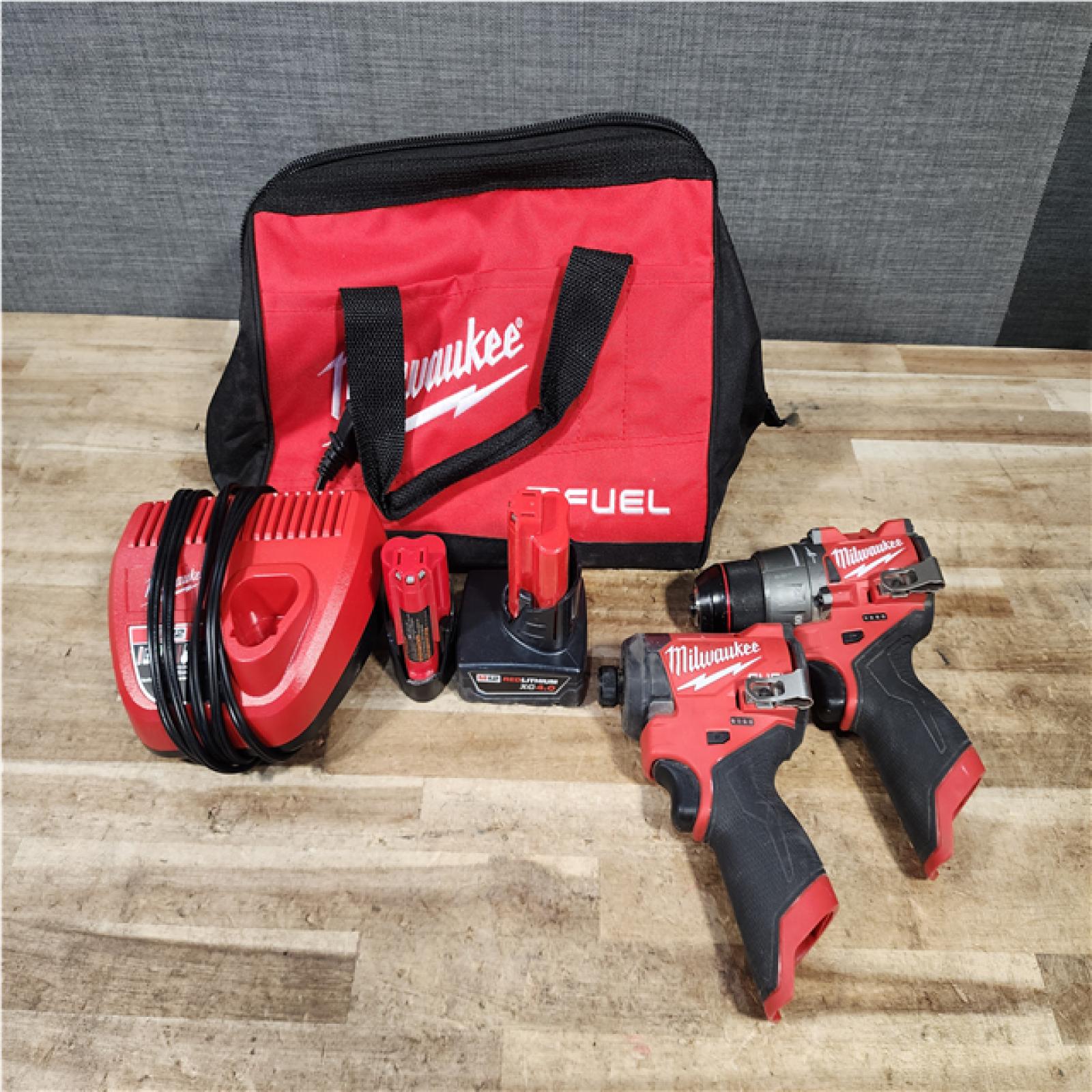 HOUSTON LOCATION - AS - IS Milwaukee 2 Tool Combo Kit W/ (2) Battery & Charger