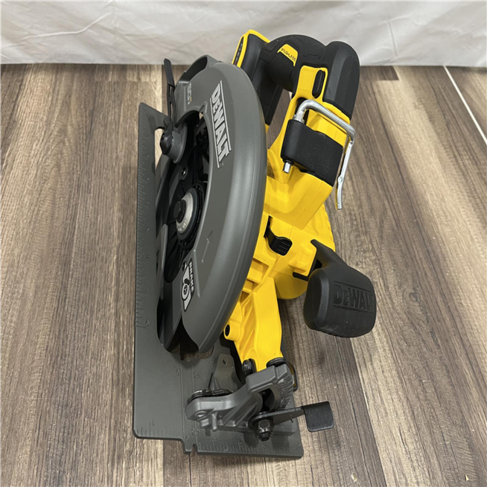 AS-IS DEWALT FLEXVOLT 60V MAX Brushless 7-1/4 Cordless Circular Saw with Brake Kit
