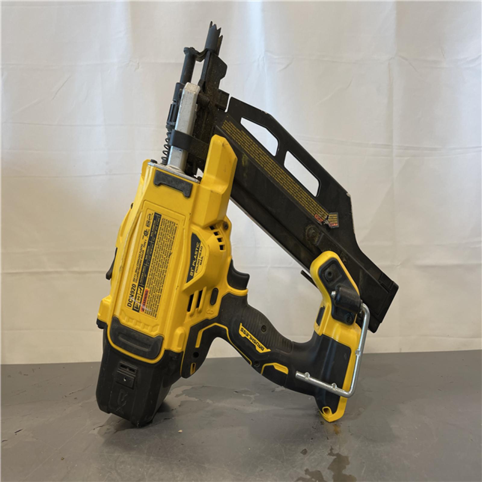 AS-IS - DEWALT 20-Volt 21° Cordless Framing Nailer (Tool-Only)