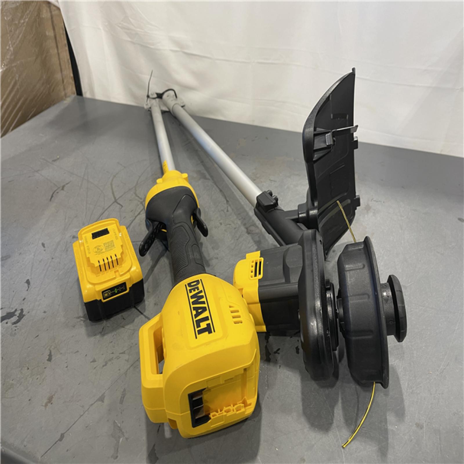 AS-IS - DEWALT 20V MAX Cordless Lithium-Ion String Trimmer/Blower Combo Kit