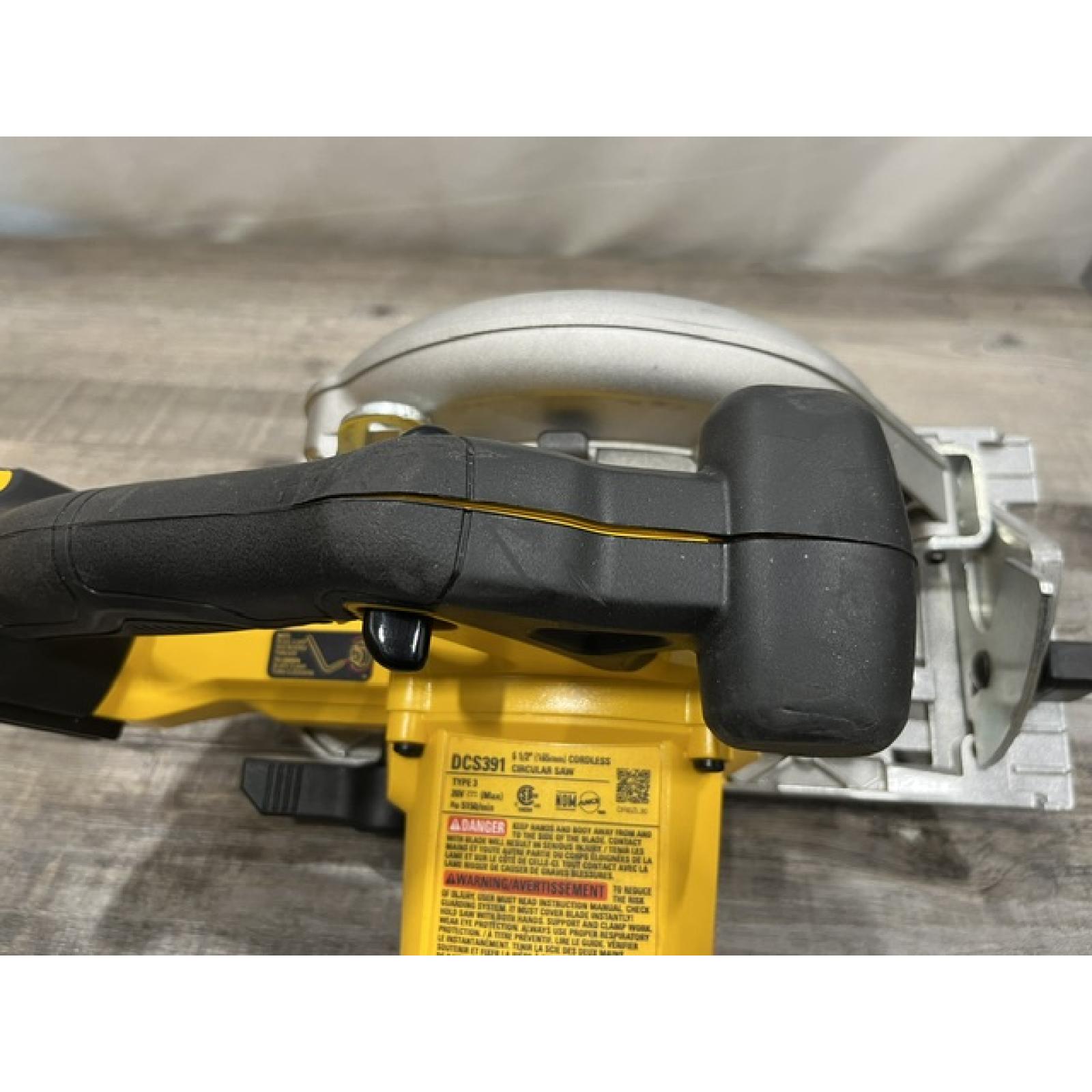 AS-IS DEWALT 6-1/2'' 165MM CIRCULAR SAW (Tool-Only)