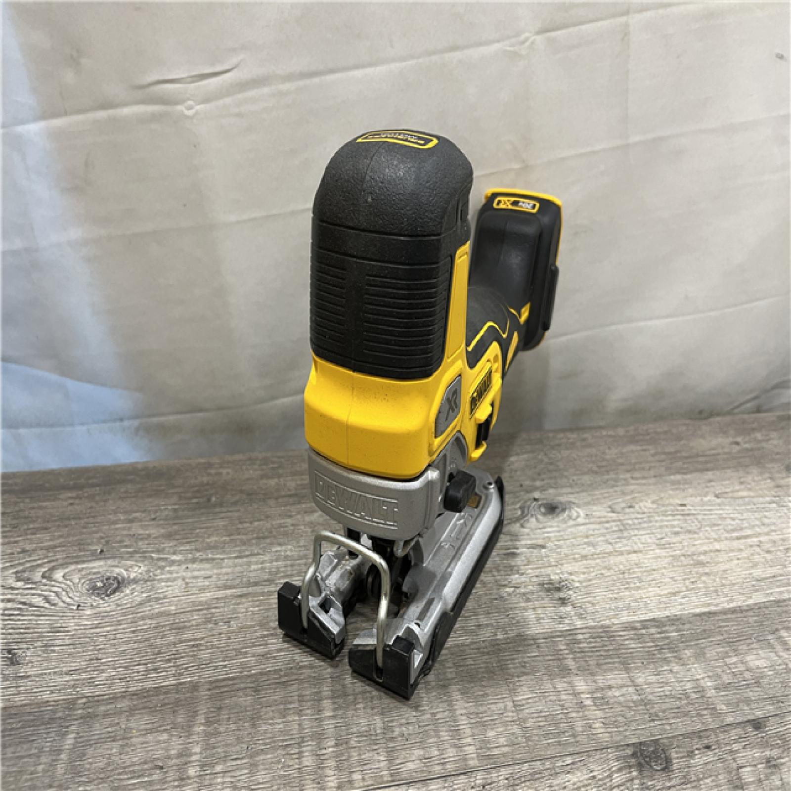 AS-IS DEWALT 20V MAX XR Cordless Barrel Grip Jigsaw (Tool Only)