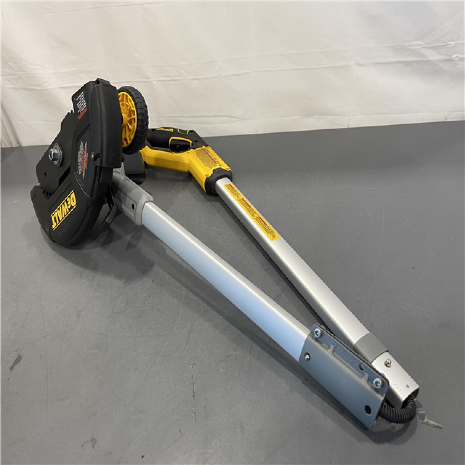 AS-IS - DeWalt 20V MAX 7.5 in. Brushless Cordless Battery Powered Lawn Edger Kit