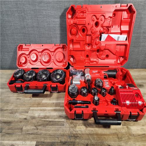 HOUSTON LOCATION - AS-IS (APPEARS LIKE NEW) Milwaukee 2677-23 M18 ForceLogic 6T Knockout Tool 1/2 in. - 4 in Kit