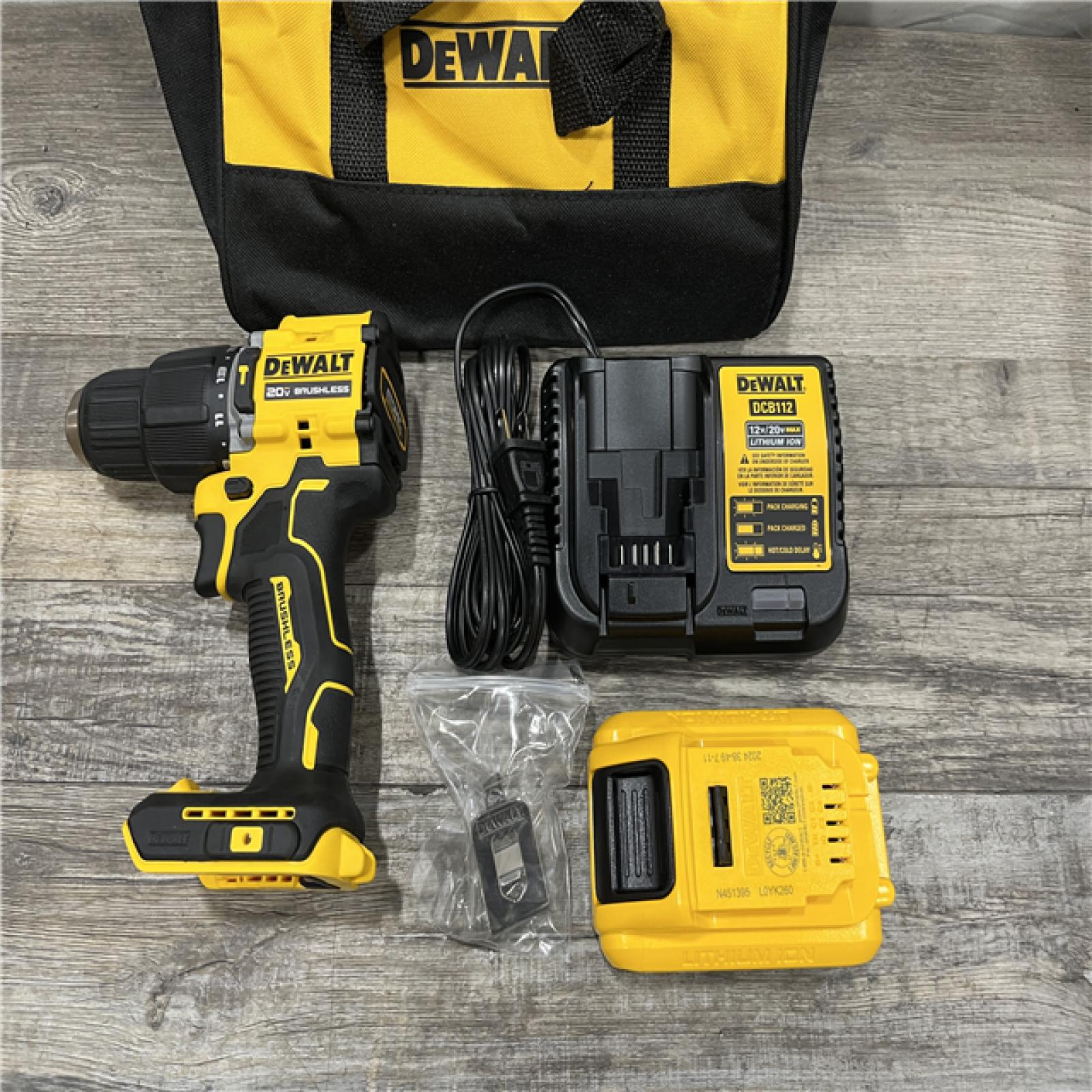 LIKE NEW - DEWALT ATOMIC 20V Cordless 1/2 in. Compact Hammer Drill Kit