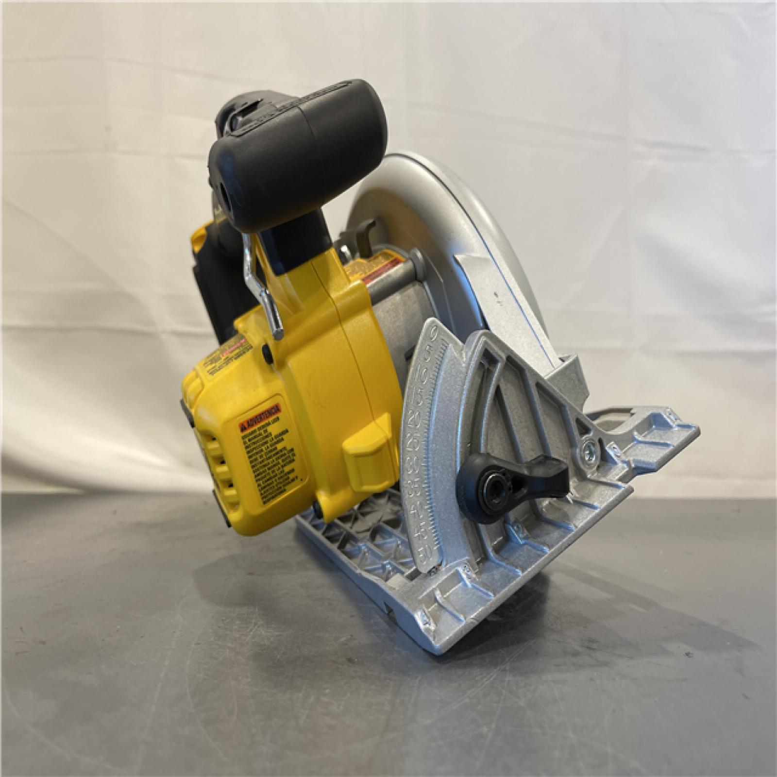 AS-IS - Dewalt 20V MAX* 6-1/2 in. Brushless Cordless Circular Saw (Tool Only)