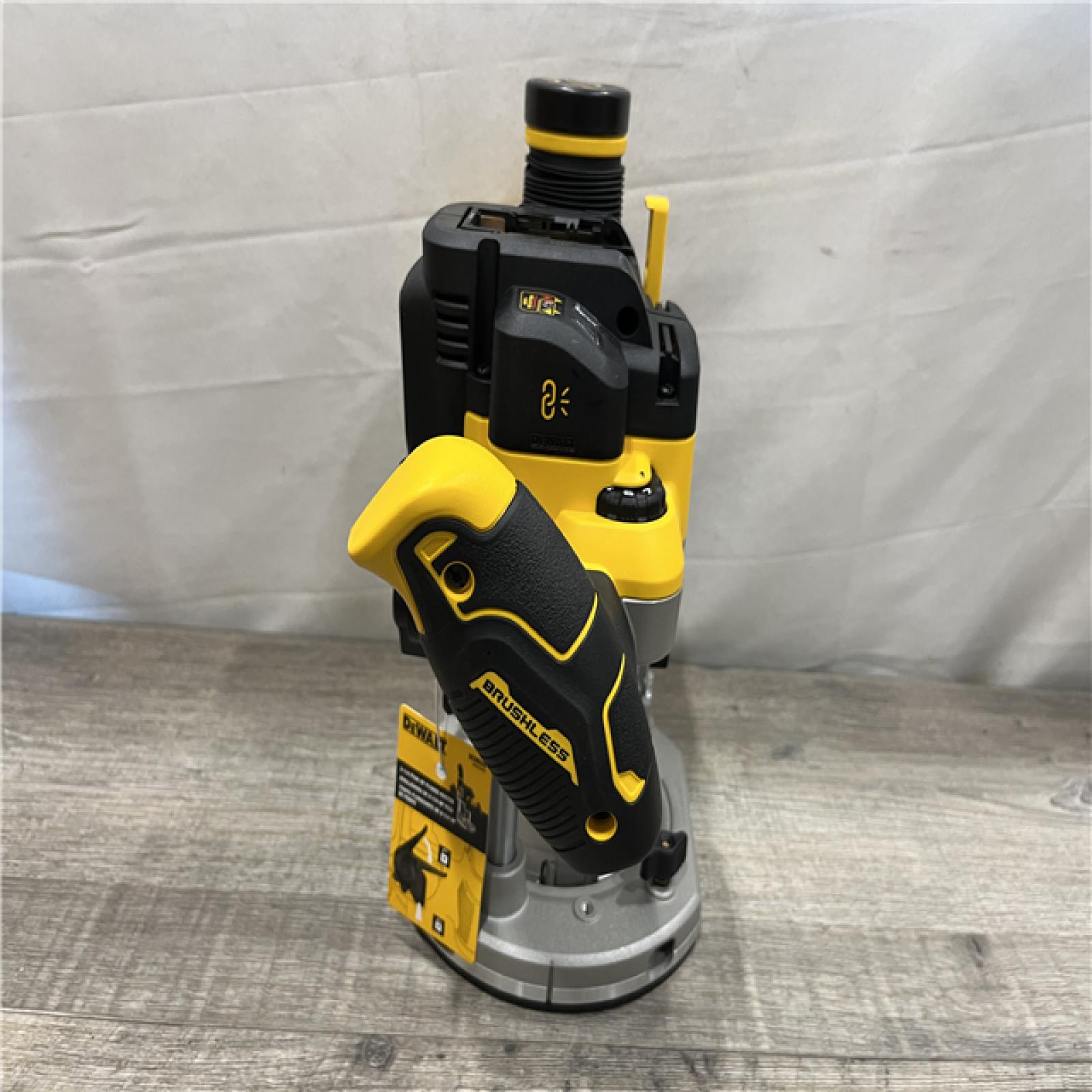 AS-IS DEWALT 20V MAX XR 2-1/4 Peak HP Brushless Cordless Plunge Router (Tool Only)