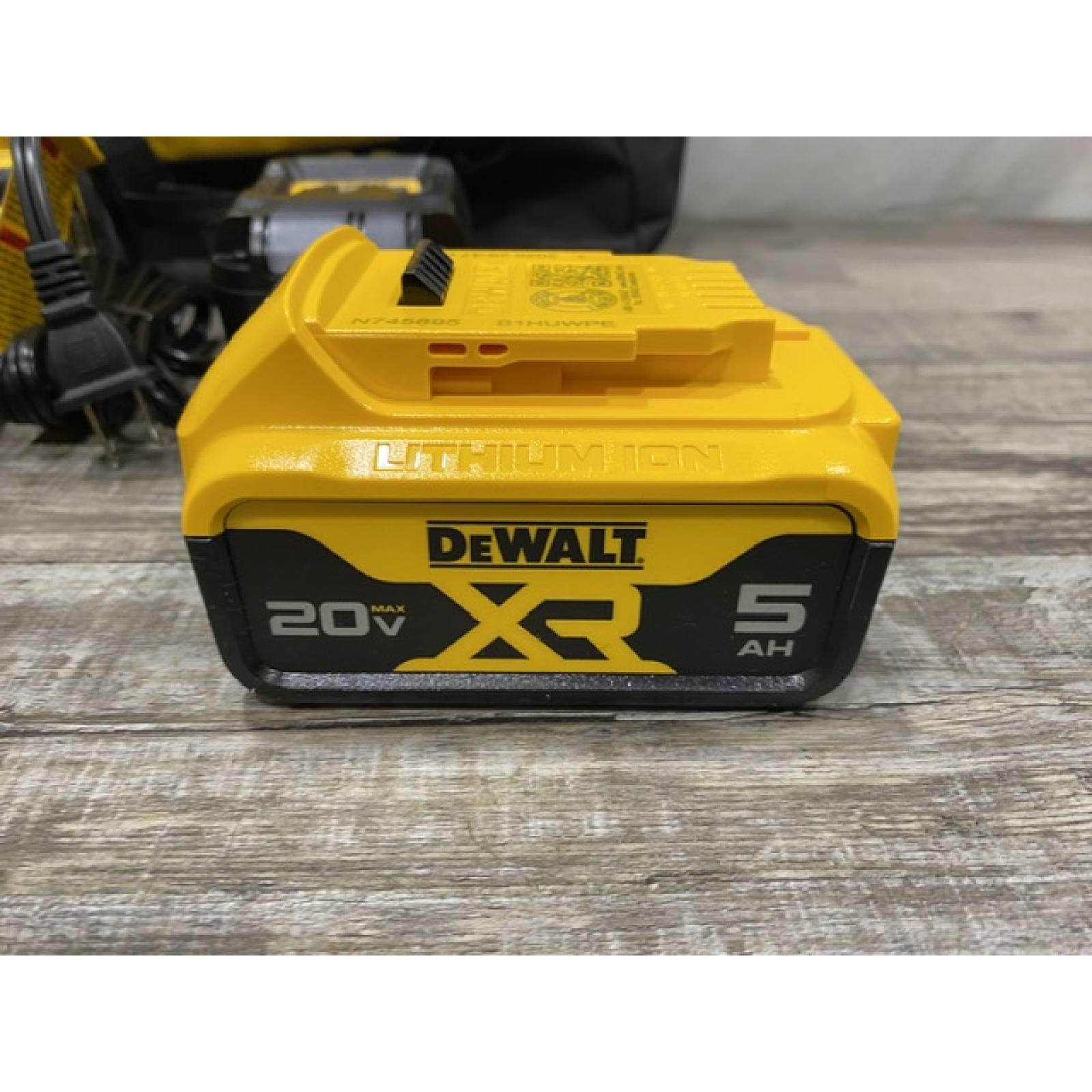 AS-IS DEWALT ATOMIC 20V MAX Lithium-Ion Cordless 1/4 in. Brushless Impact Driver Kit