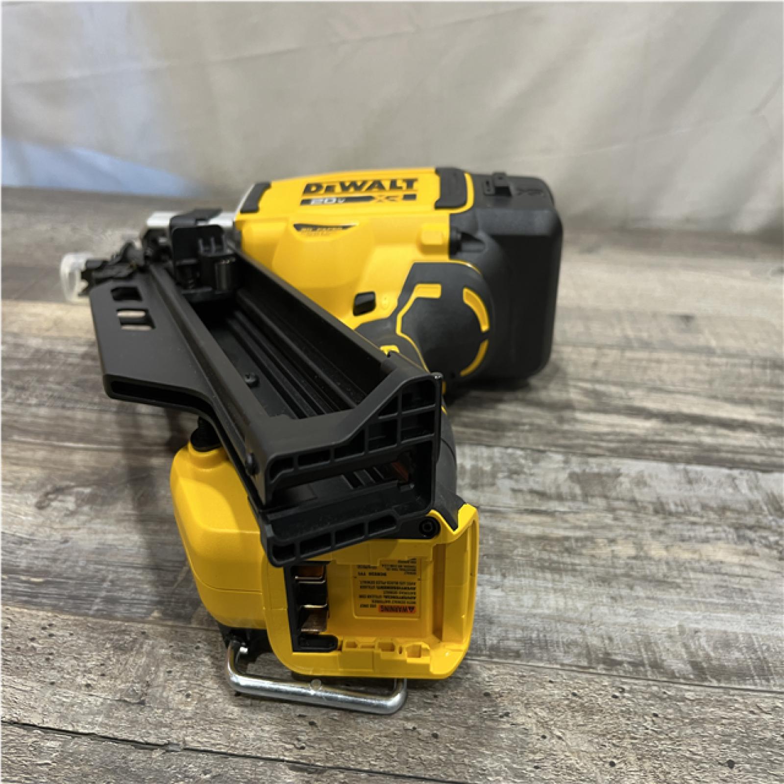 AS-IS DEWALT 20V 30 Degree Cordless Framing Nailer (Tool-Only)
