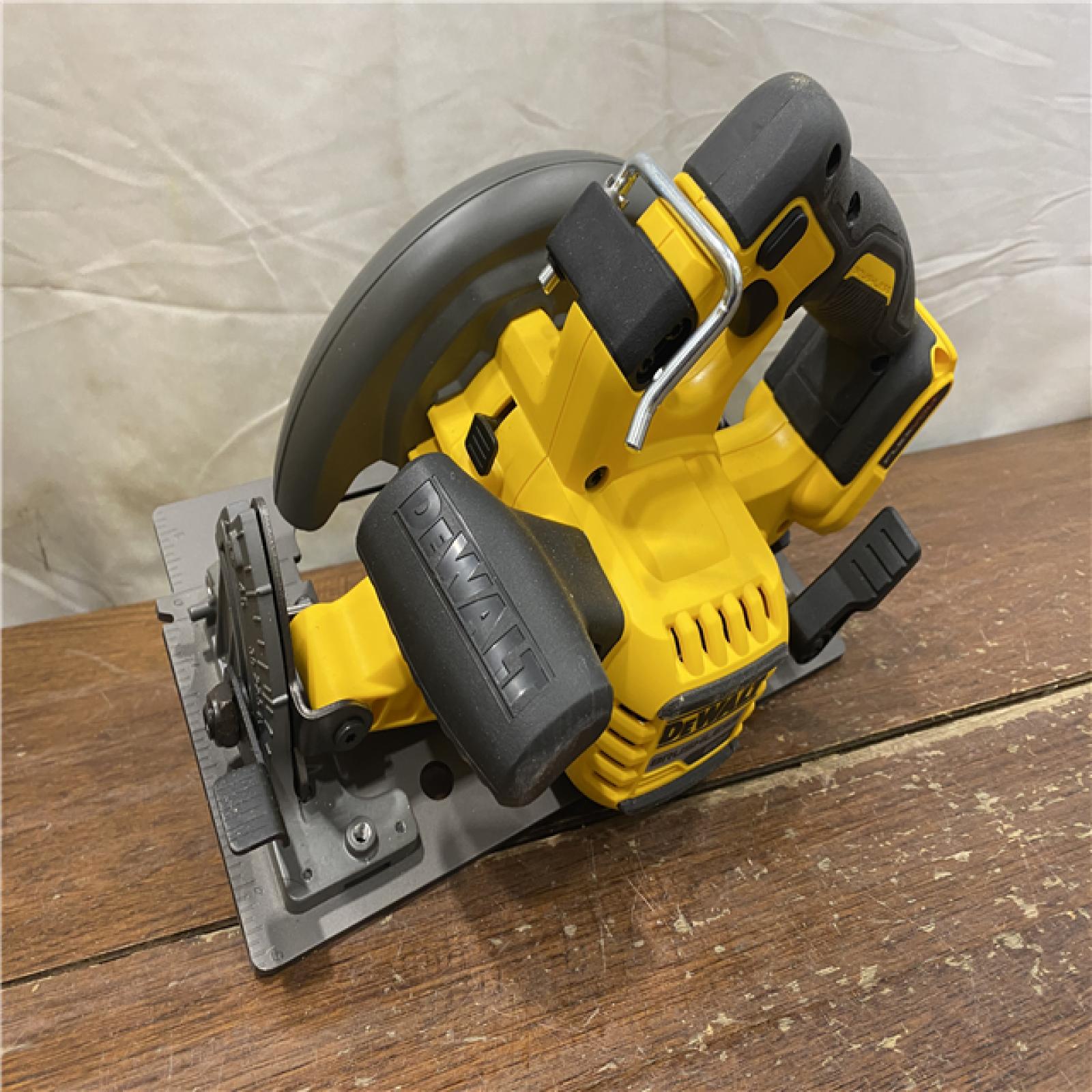 AS-IS DeWALT Flexvolt Max 7-1/4  60V Brushless Circular Saw DCS578B