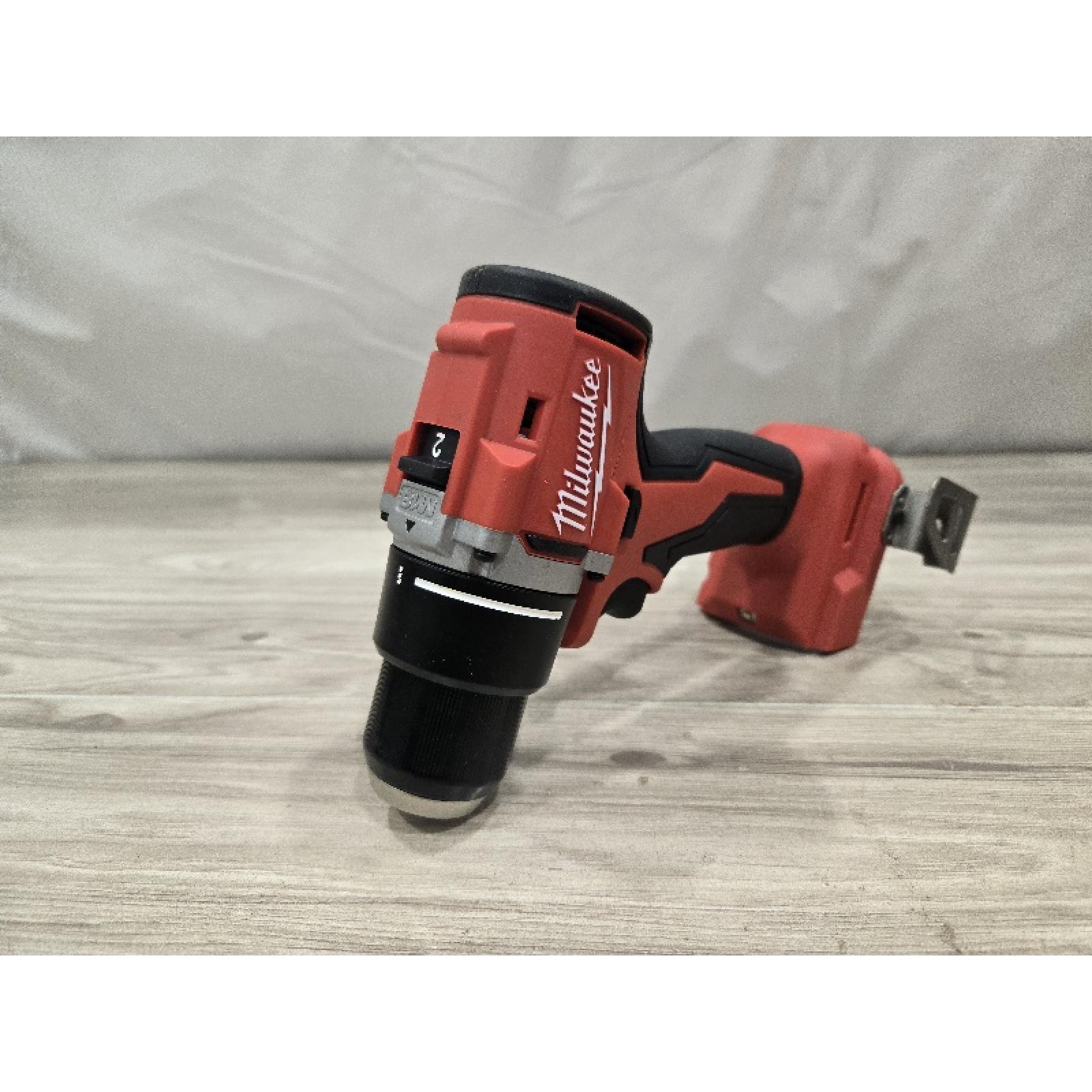 AS-IS Milwaukee 3601-22CT M18 18V Drill/Driver Kit