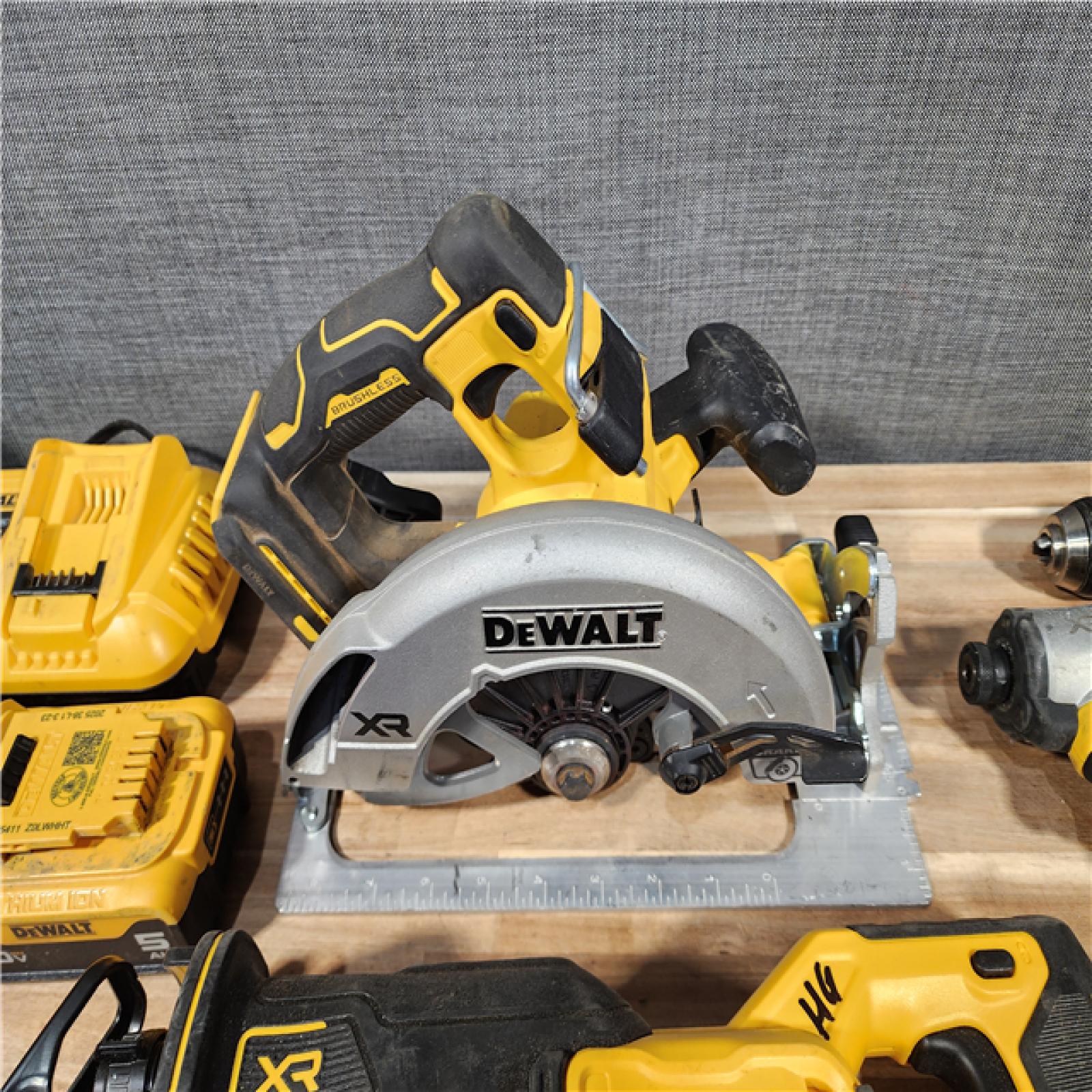 HOUSTON LOCATION - AS-IS DEWALT 5 TOOL COMBO KIT W/ (2) BATTERY & CHARGER