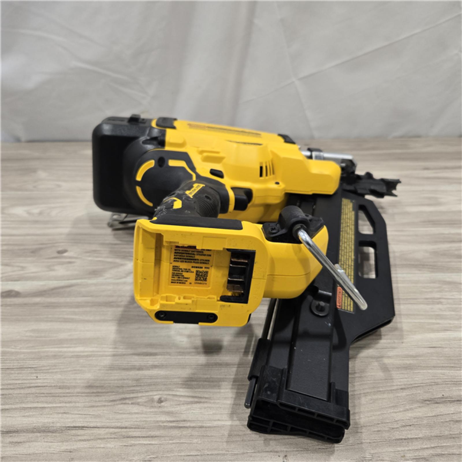 AS-IS DEWALT 20V 21° Cordless Framing Nailer (Tool-Only)