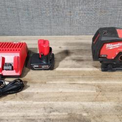 HOUSTON LOCATION - AS-IS Milwaukee Green 125 Ft. Cross Line and Plumb Points Laser Level Kit