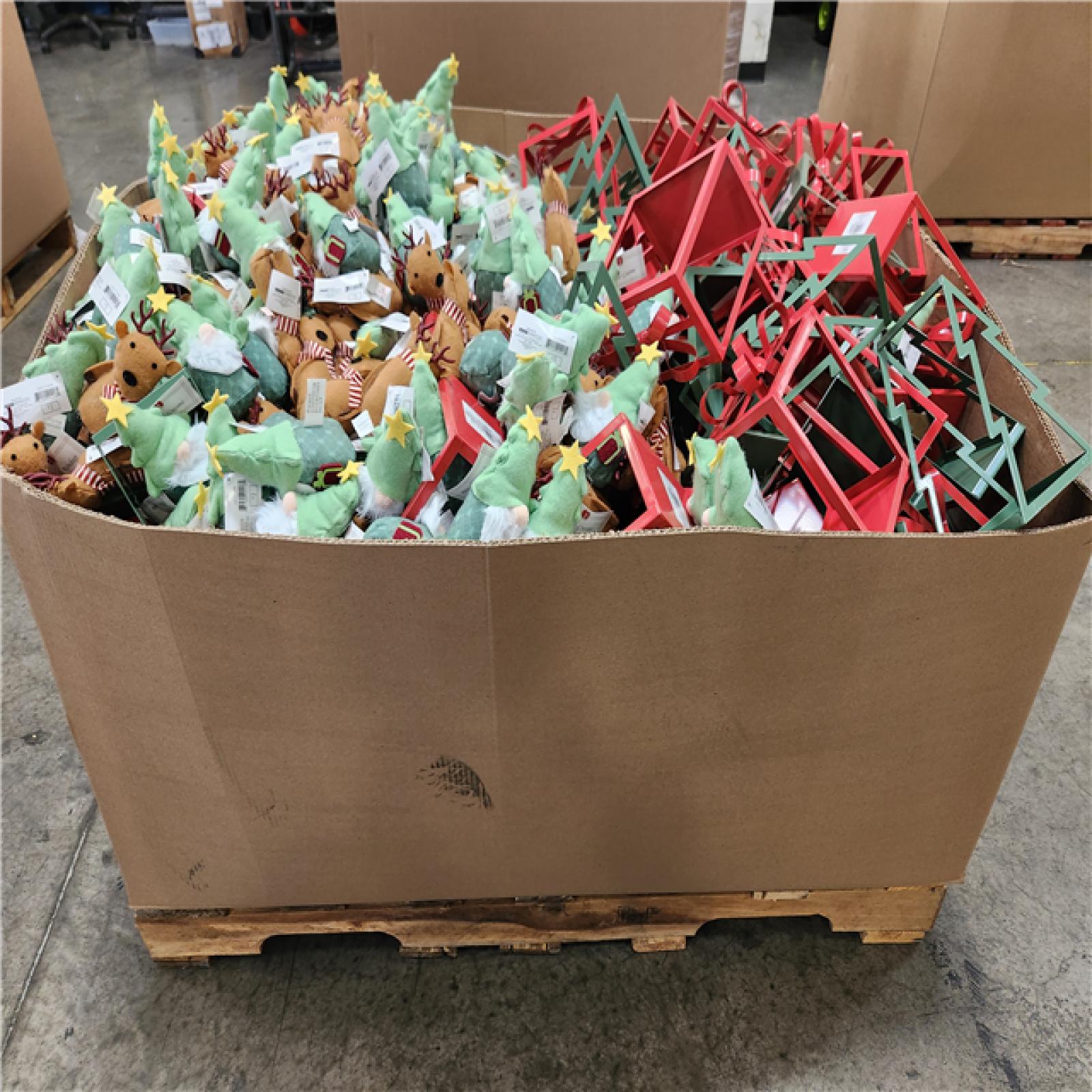 Phoenix Location Mixed Christmas Pallet