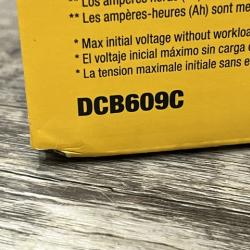 NEW - DEWALT 20V/60V MAX FLEXVOLT Lithium-Ion 9.0Ah Battery and Charger Starter Kit