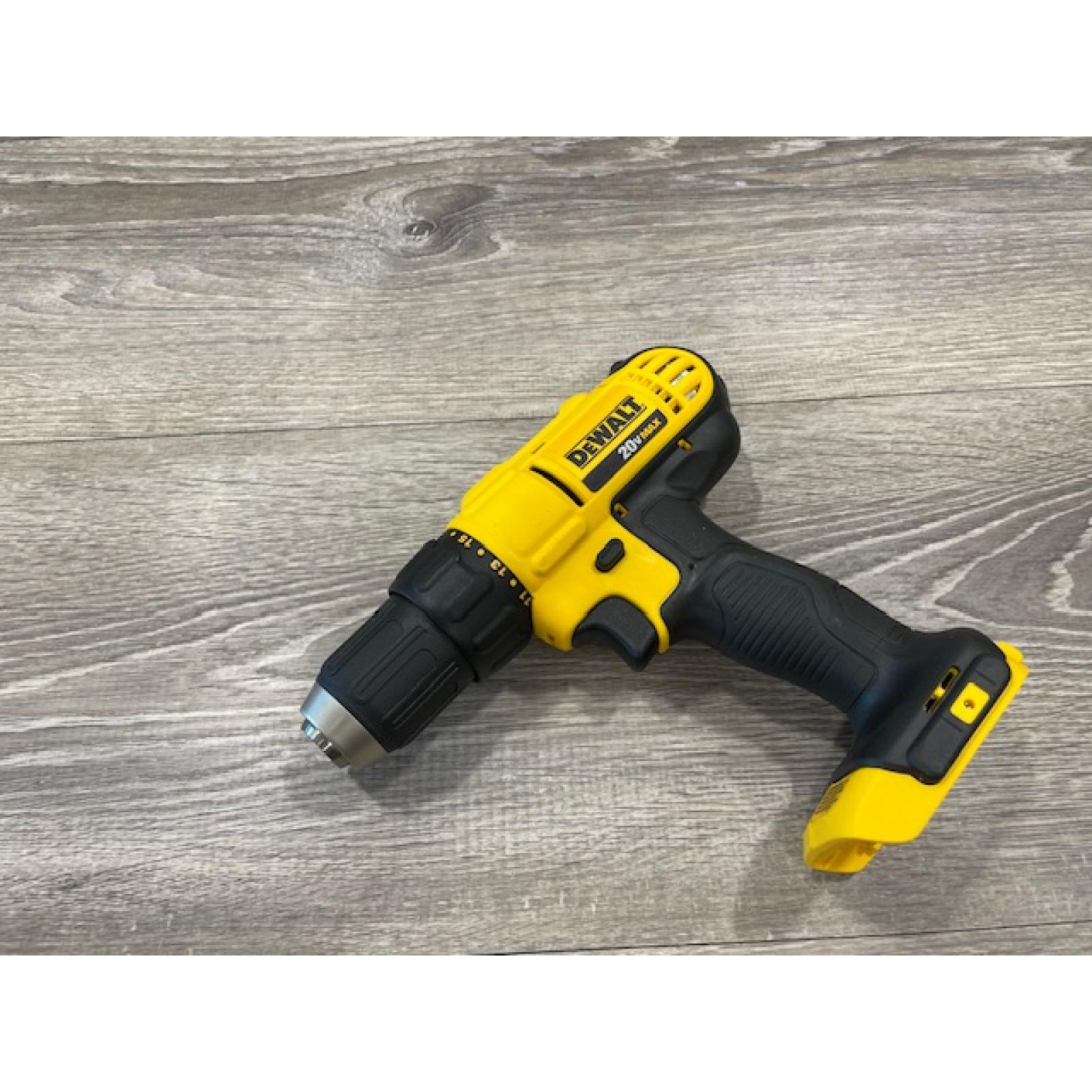 AS-IS DEWALT 20V MAX Cordless 1/2 in. Drill/Driver Kit
