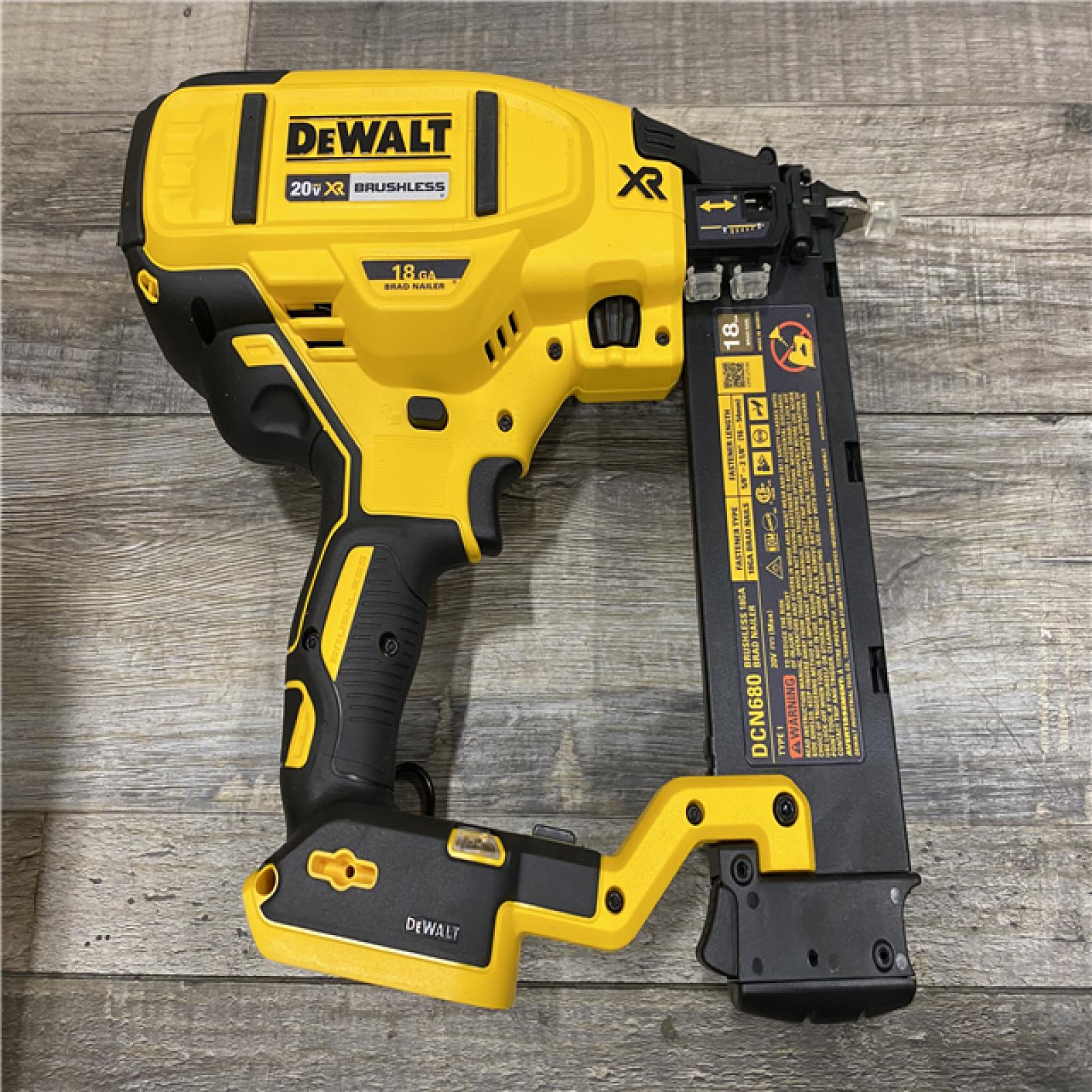 AS-IS DEWALT 20V MAX XR 18 Gauge Brad Nailer Kit
