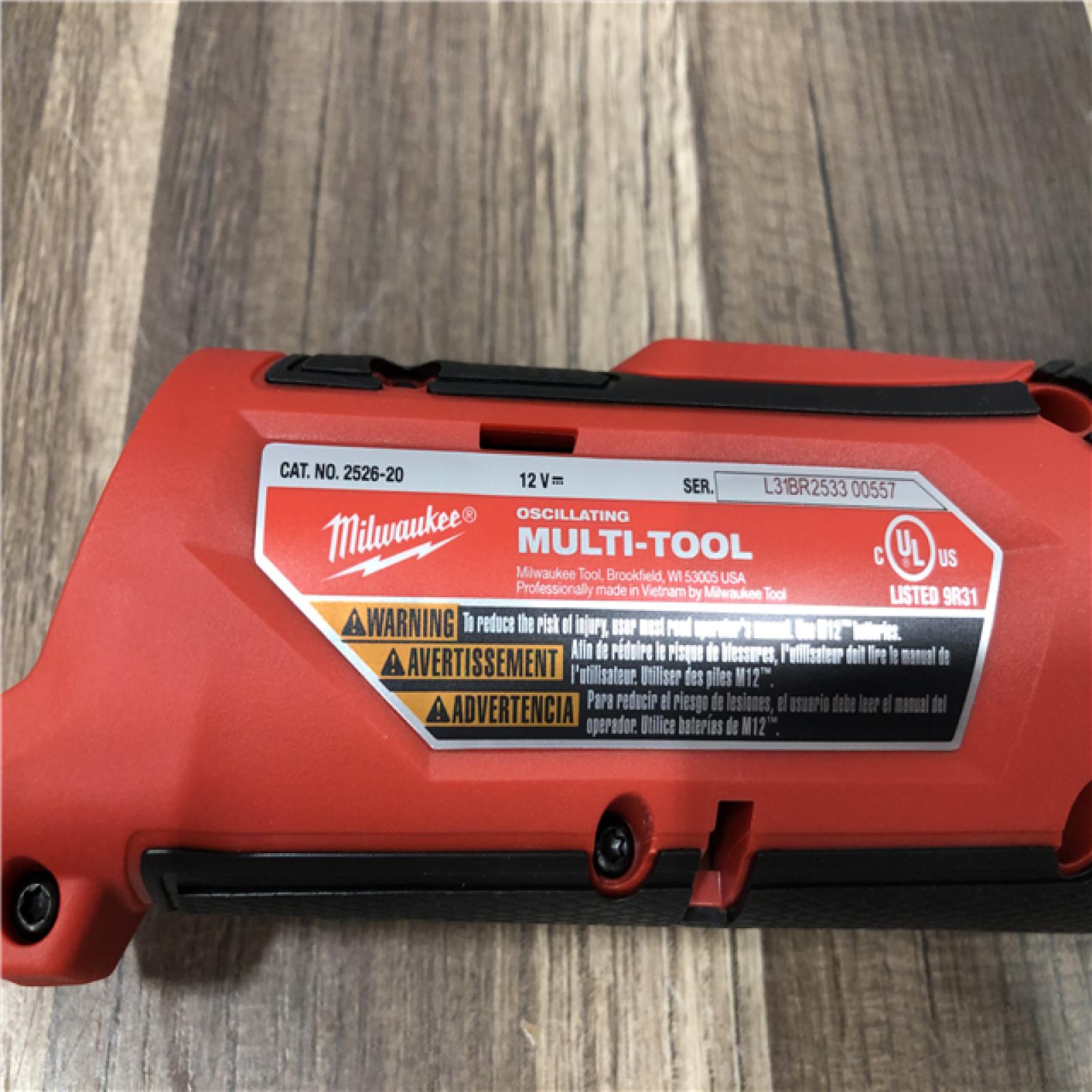 AS-IS Milwaukee  FUEL 12V Lithium-Ion Cordless Oscillating Multi-Tool Kit