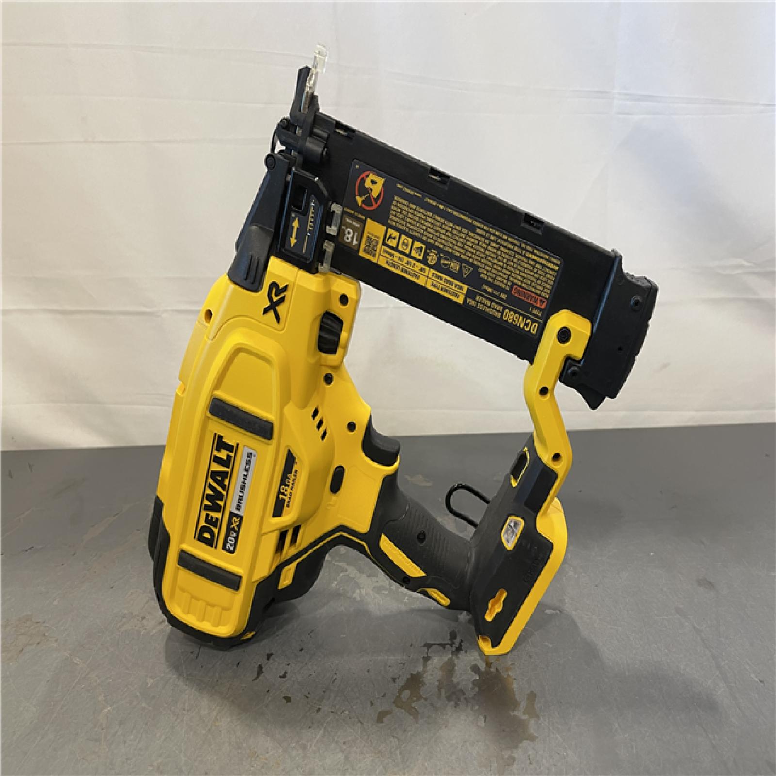 AS-IS - DeWalt 20V MAX XR Lithium-Ion Electric Cordless 18-Gauge Brad Nailer
