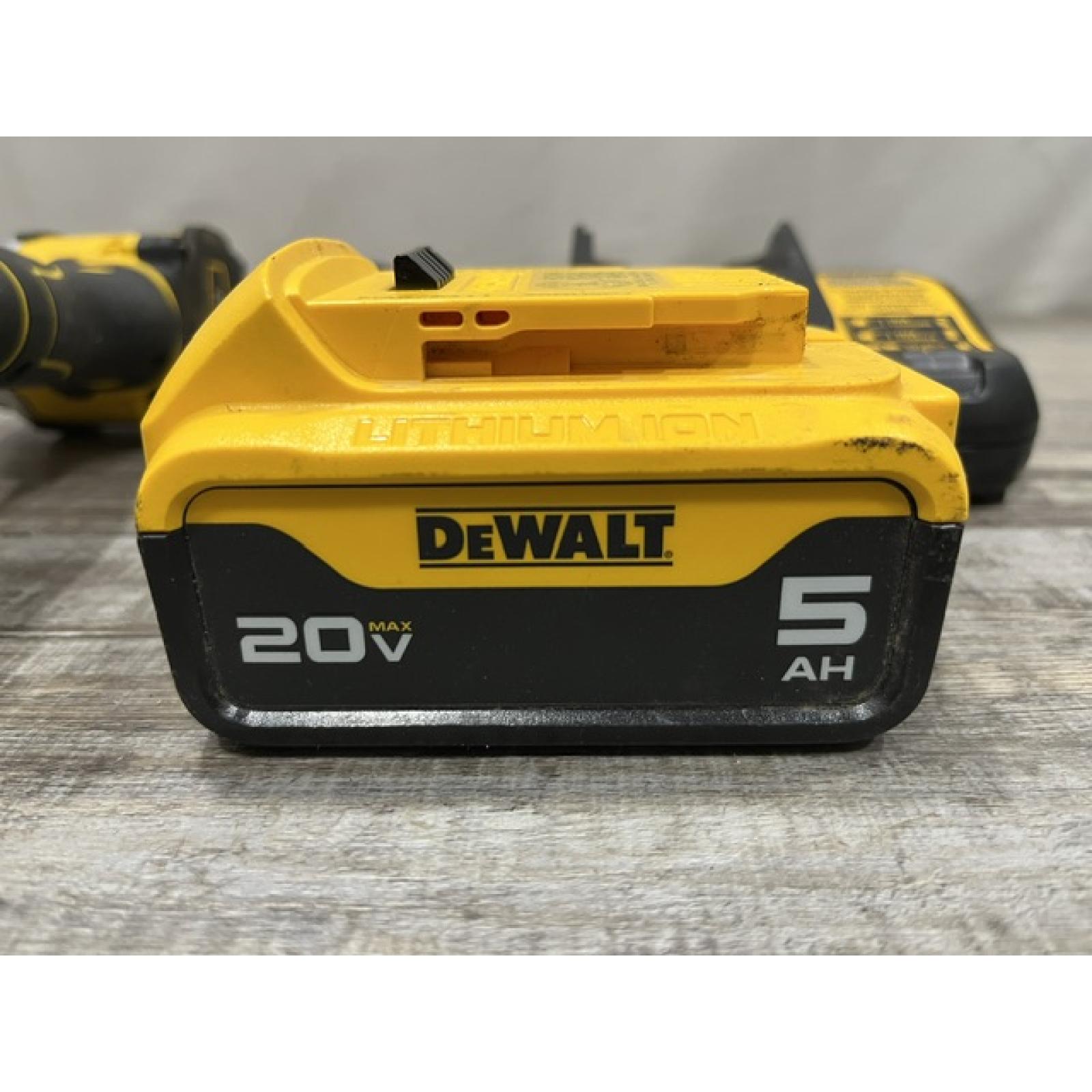 AS-IS DEWALT ATOMIC 20V MAX Lithium-Ion Cordless 1/4 in. Brushless Impact Driver Kit