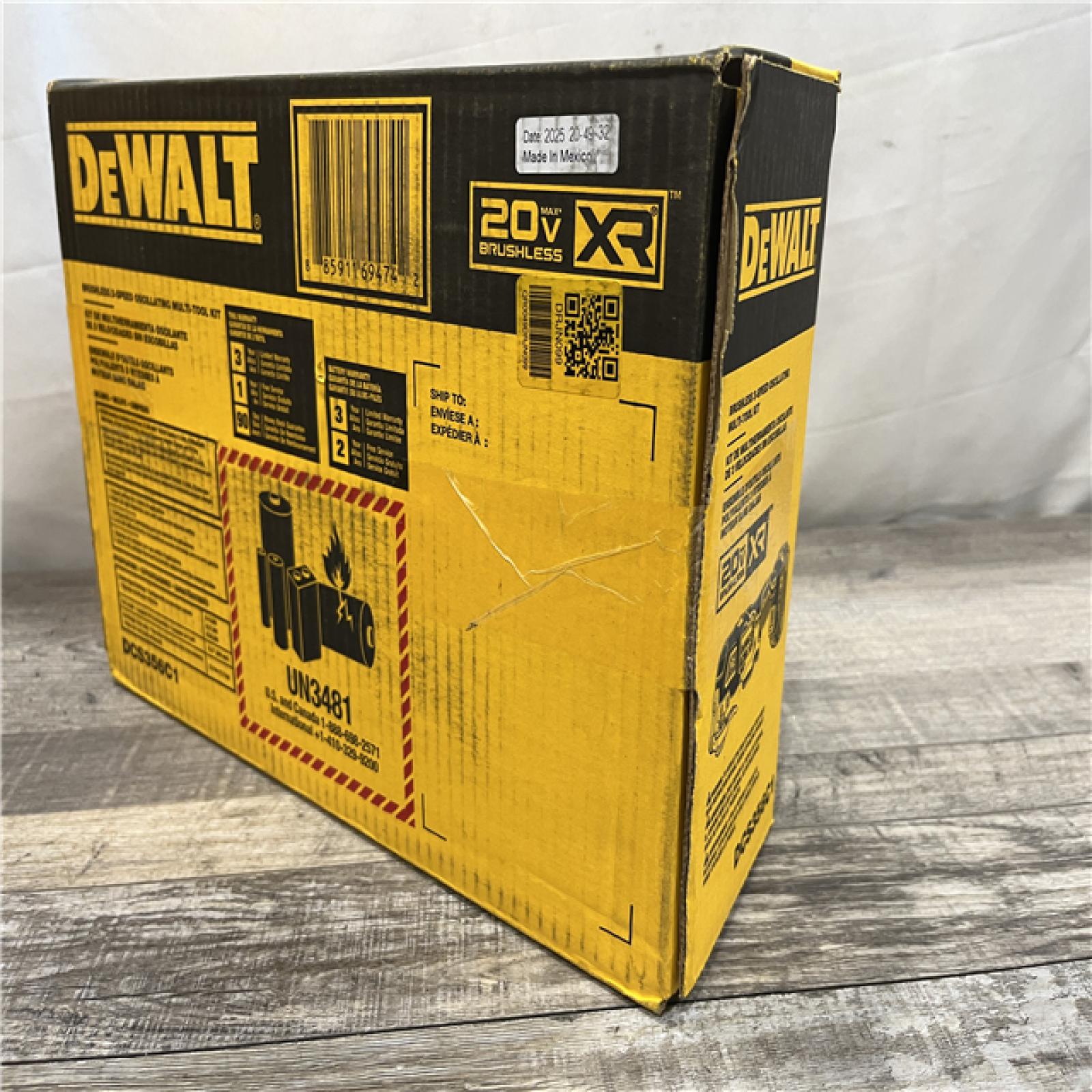 NEW - DEWALT 20V MAX XR Cordless Brushless 3-Speed Oscillating Multi Tool Kit