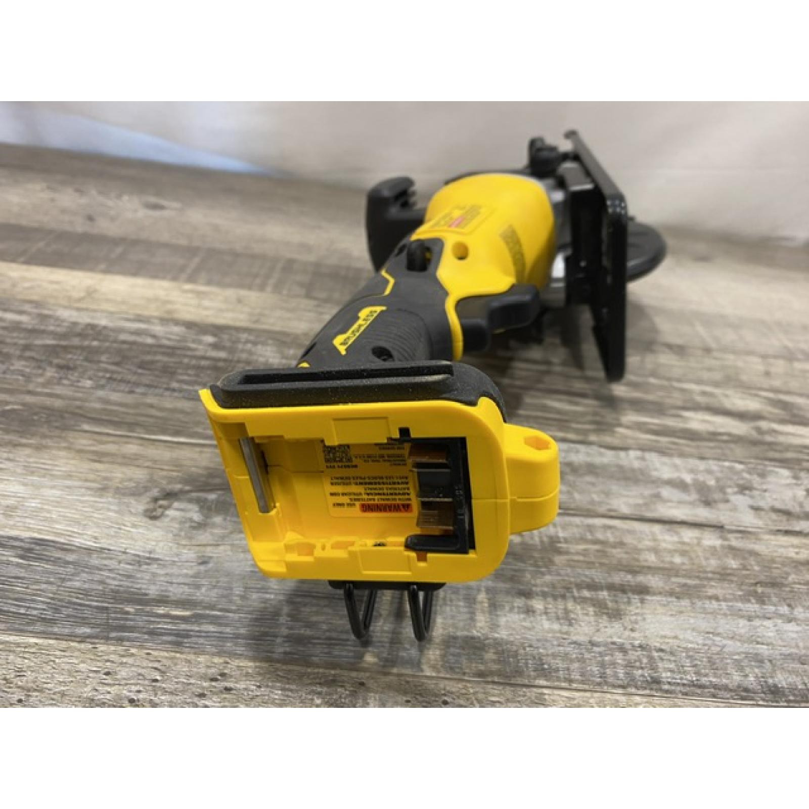 AS-IS DEWALT ATOMIC 20V MAX Cordless Brushless 4-1/2 in. Circular Saw (Tool Only)