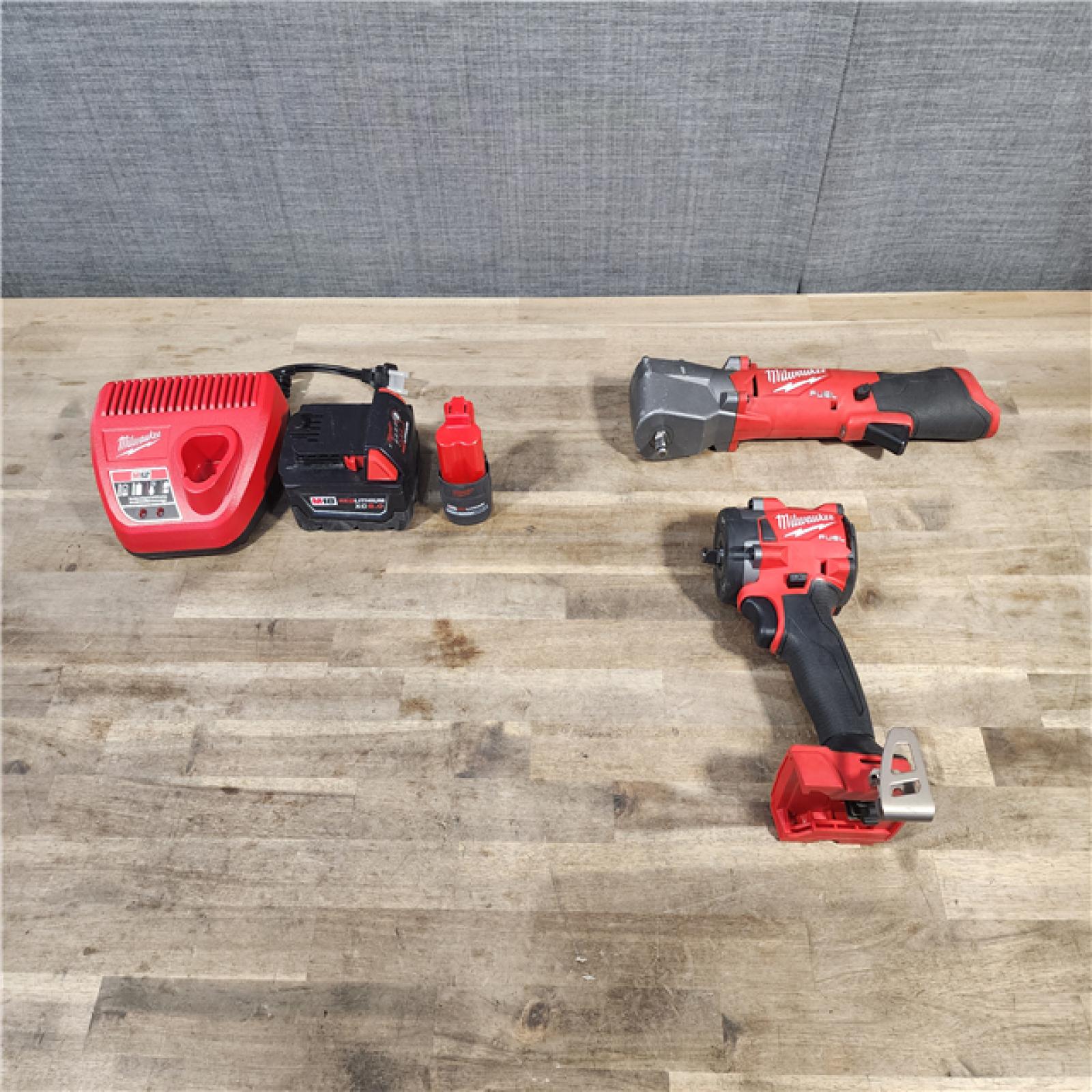 HOUSTON LOCATION - AS-IS Milwaukee 2 Tool Combo Kit W/ (2) Battery & Charger