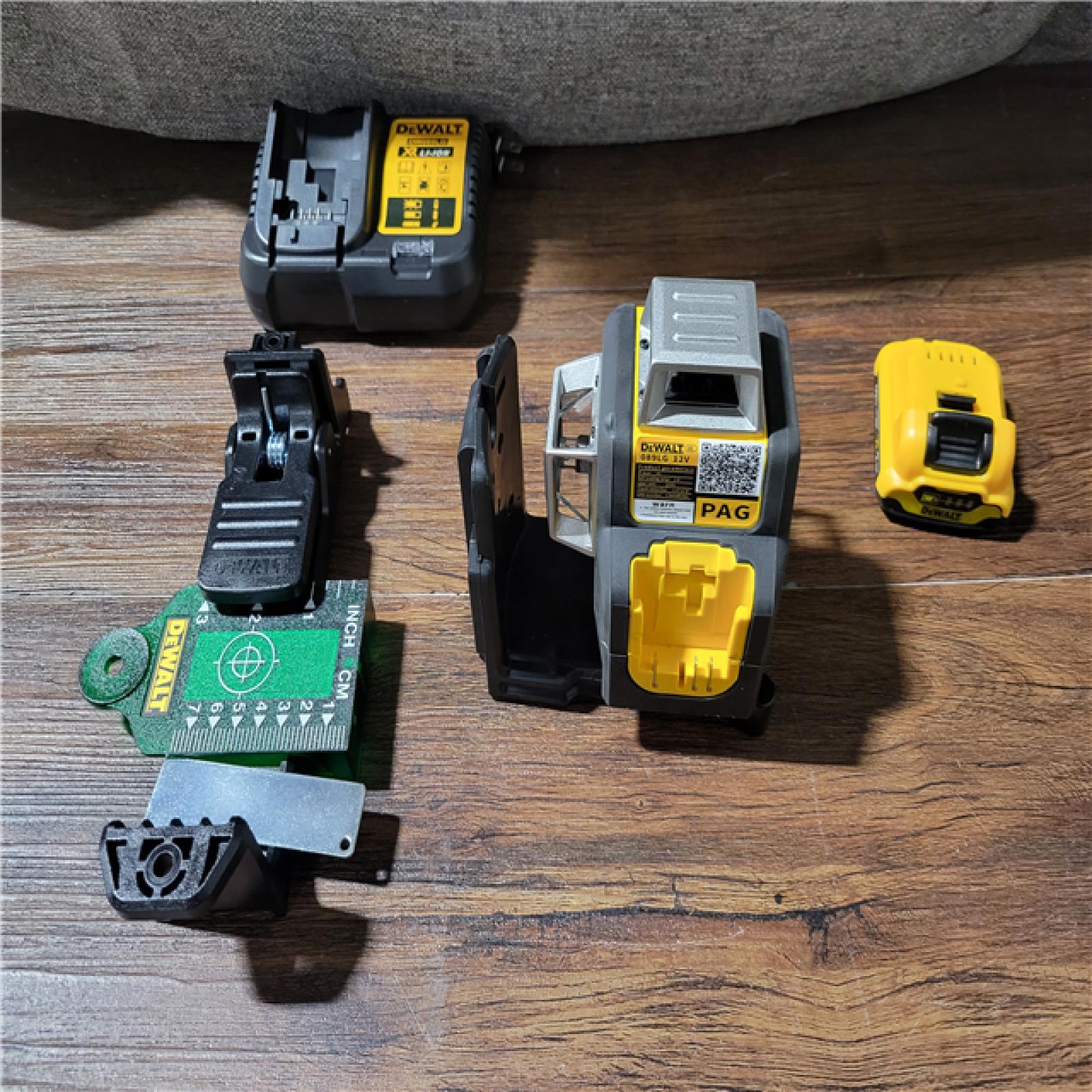 CALIFORNIA AS-IS DEWALT SELF-LEVELING 3X360° LINE LASER