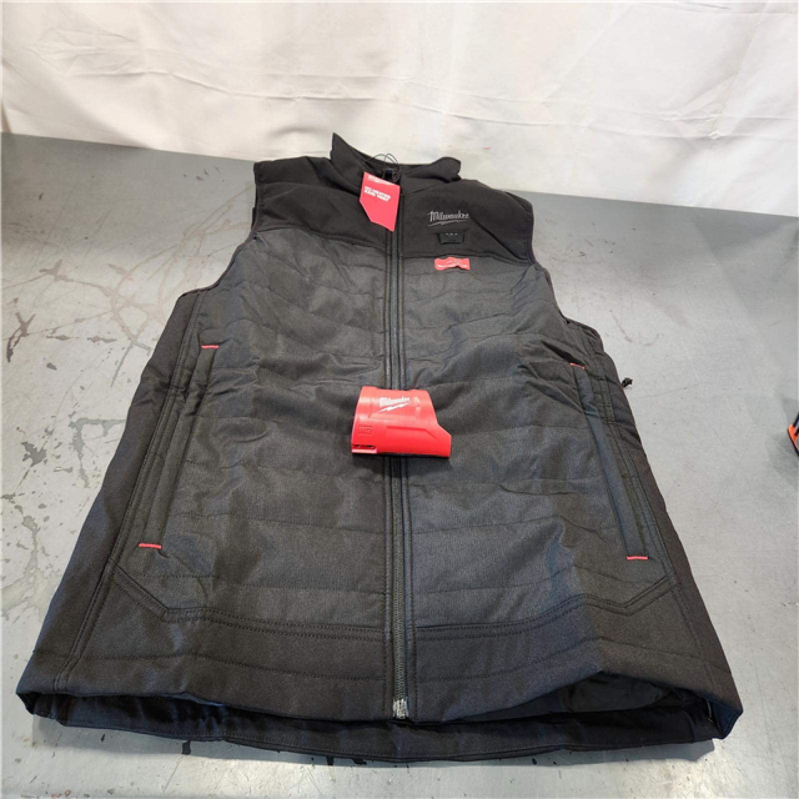 AS-IS- Men's Medium M12 12V Lithium-Ion Cordless AXIS Black Heated Vest (Vest Only)