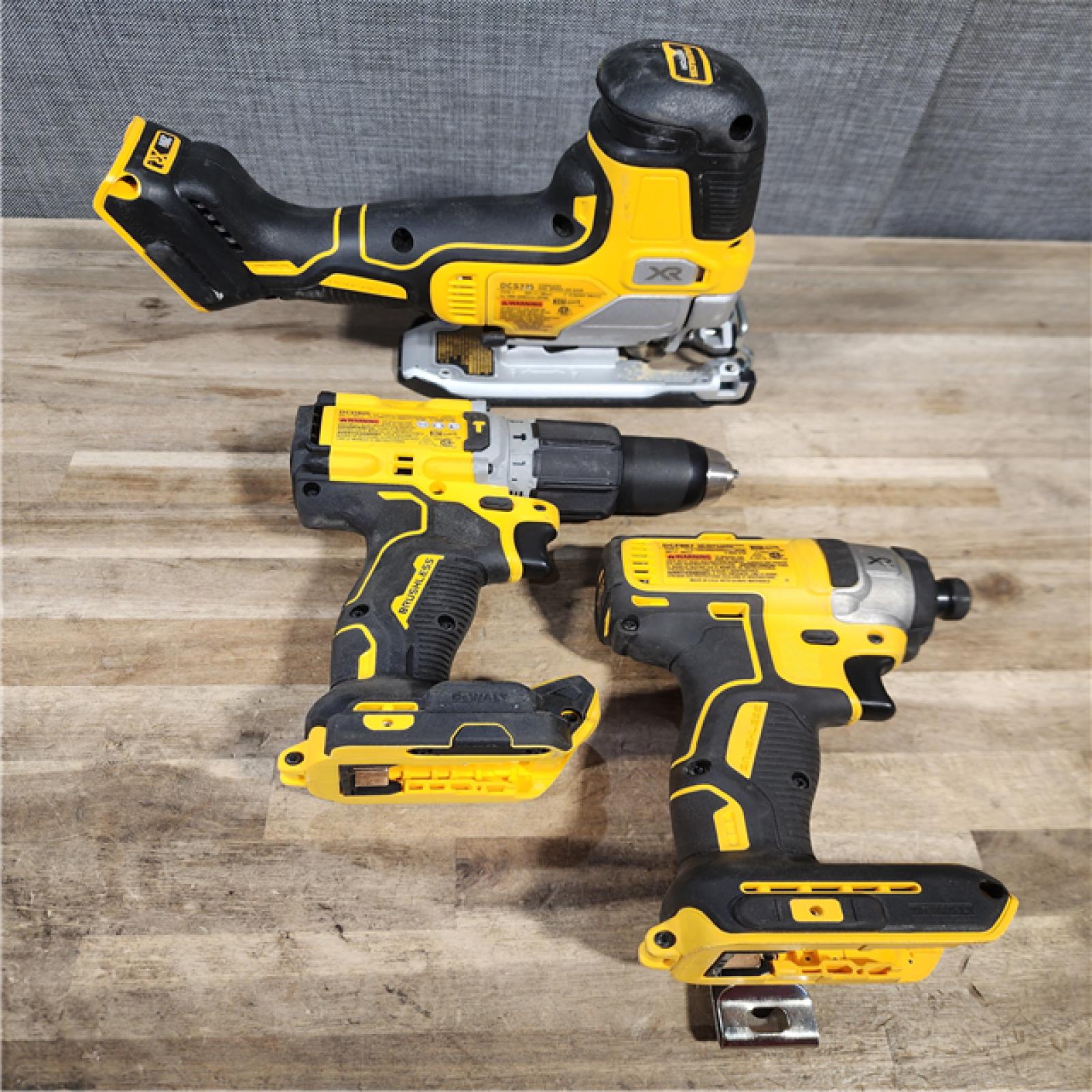 HOUSTON LOCATION - AS-IS DEWALT 3 TOOL COMBO KIT W/ (2) BATTERY & CHARGER