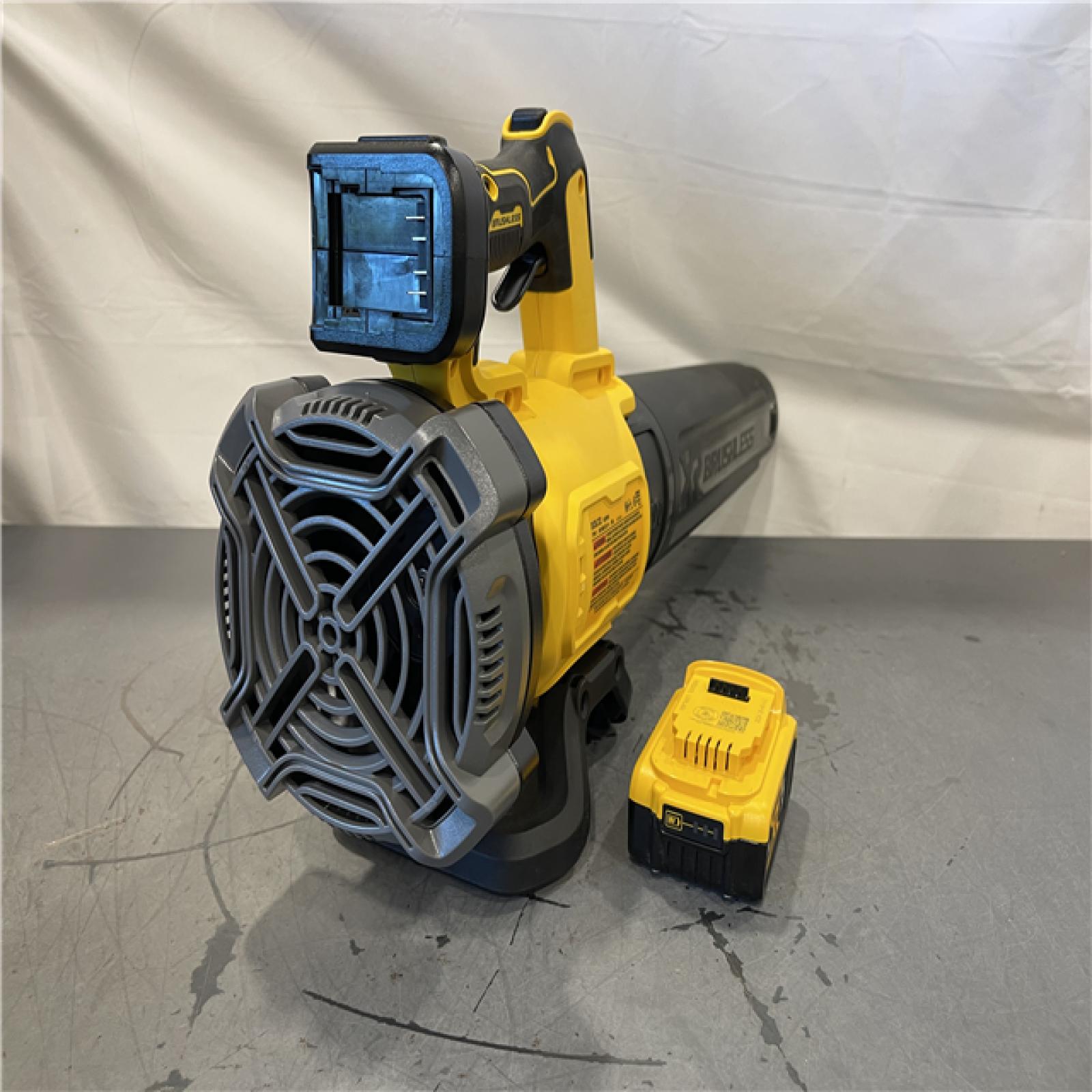 AS-IS - DeWalt 20V MAX 125 MPH 450 CFM Brushless Cordless Battery Powered Blower Kit