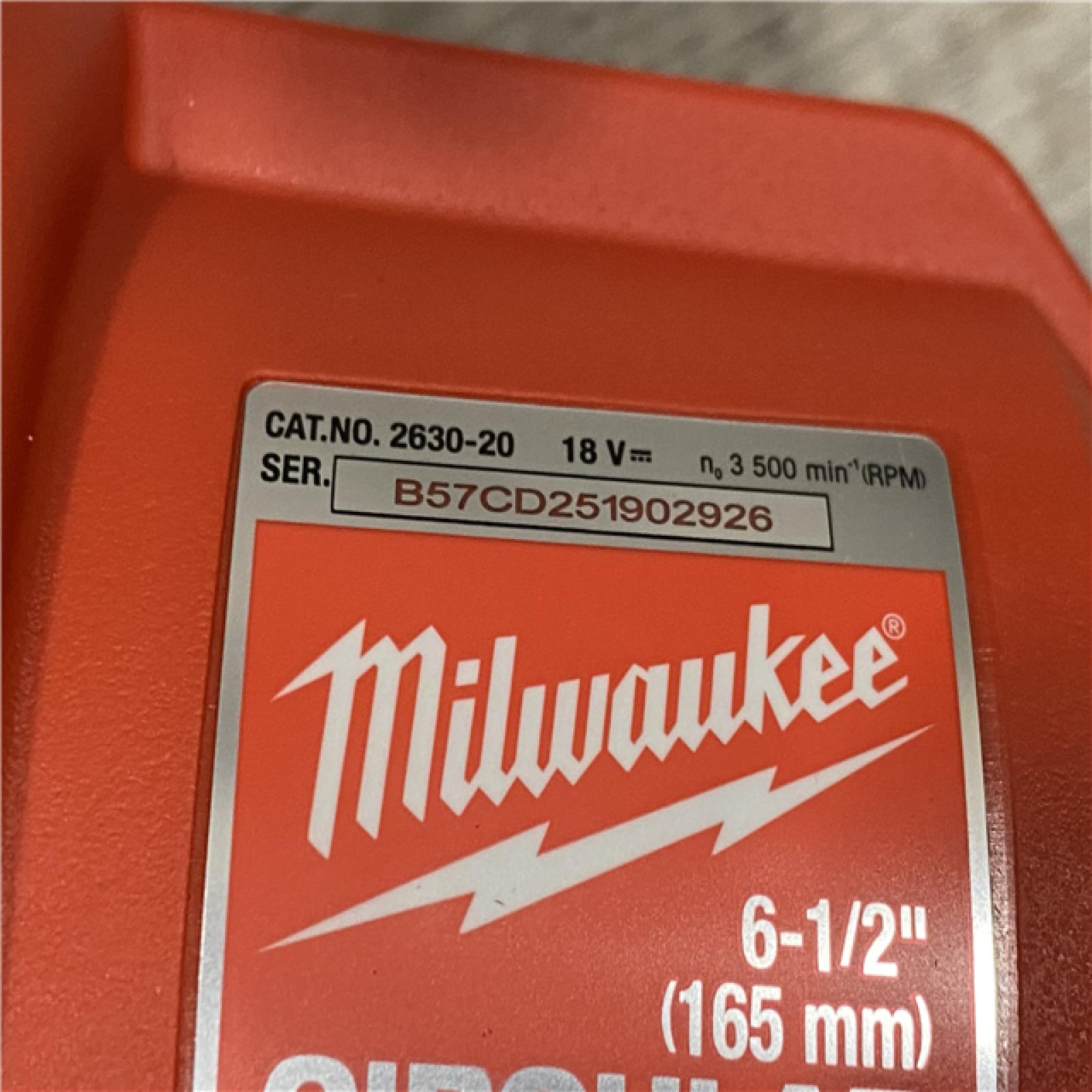 LIKE NEW - Milwaukee 18V Lithium-Ion Cordless (5-Tool) Combo Kit