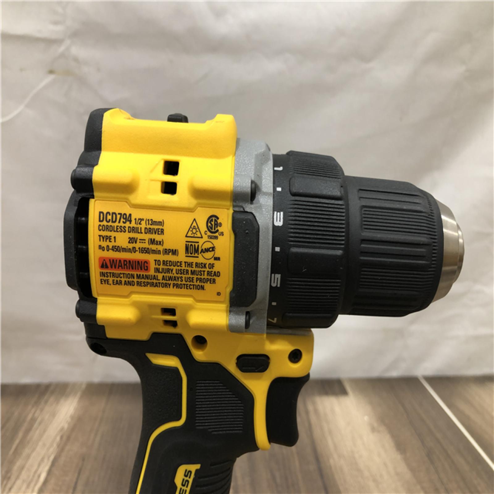 AS-IS DEWALT ATOMIC 20-Volt MAX Lithium-Ion Cordless Combo Kit