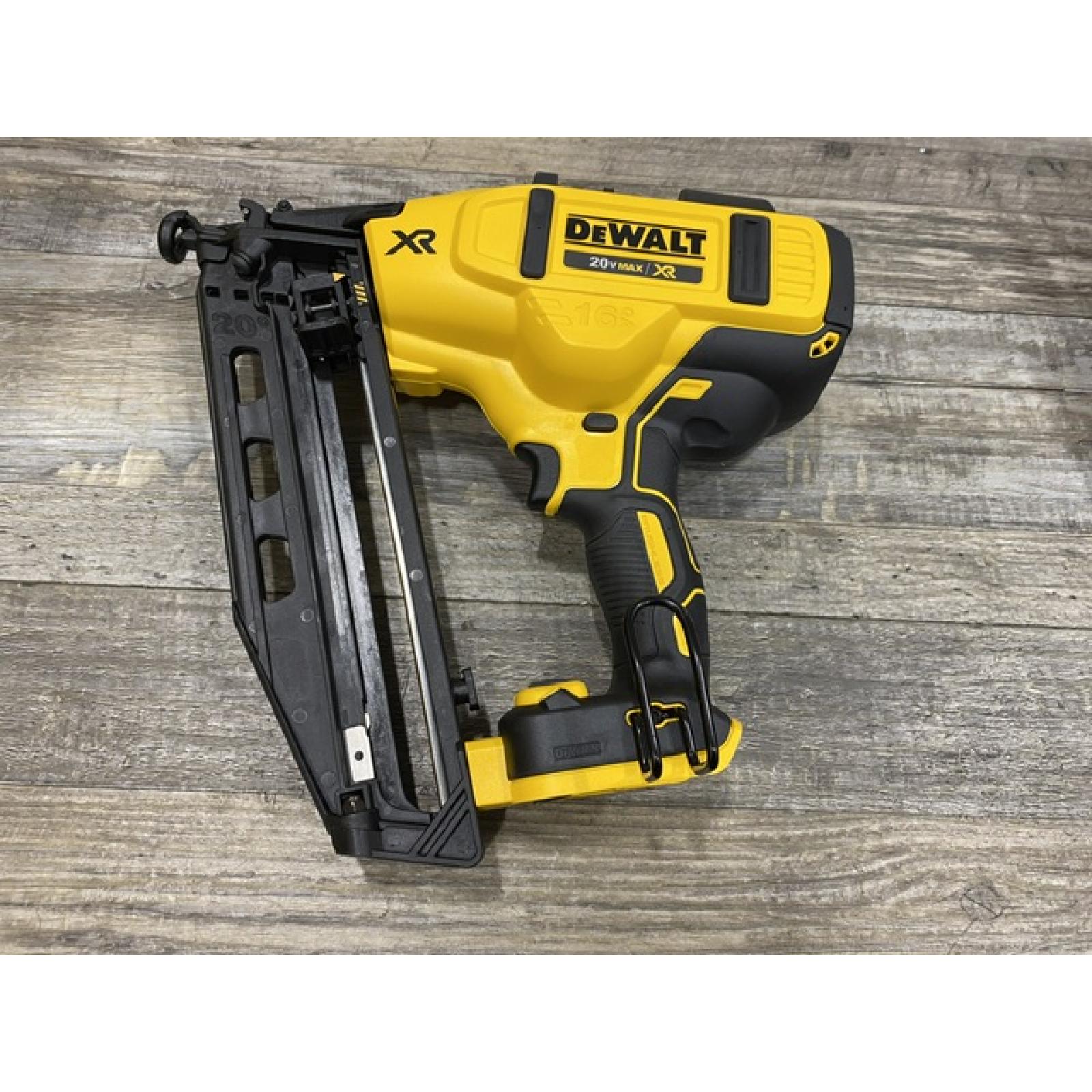 AS-IS DEWALT 20V MAX XR 16-Gauge Electric Cordless Angled Finishing Nailer Kit