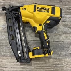 AS-IS DEWALT 20V MAX XR 16-Gauge Electric Cordless Angled Finishing Nailer Kit