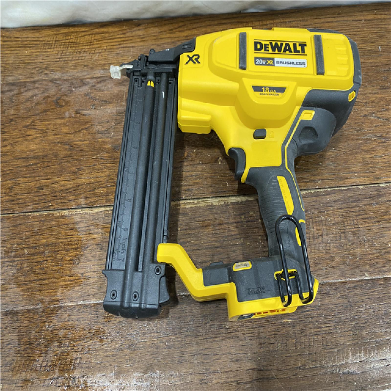 AS-IS DEWALT 20V MAX XR 18 Gauge Brad Nailer Kit