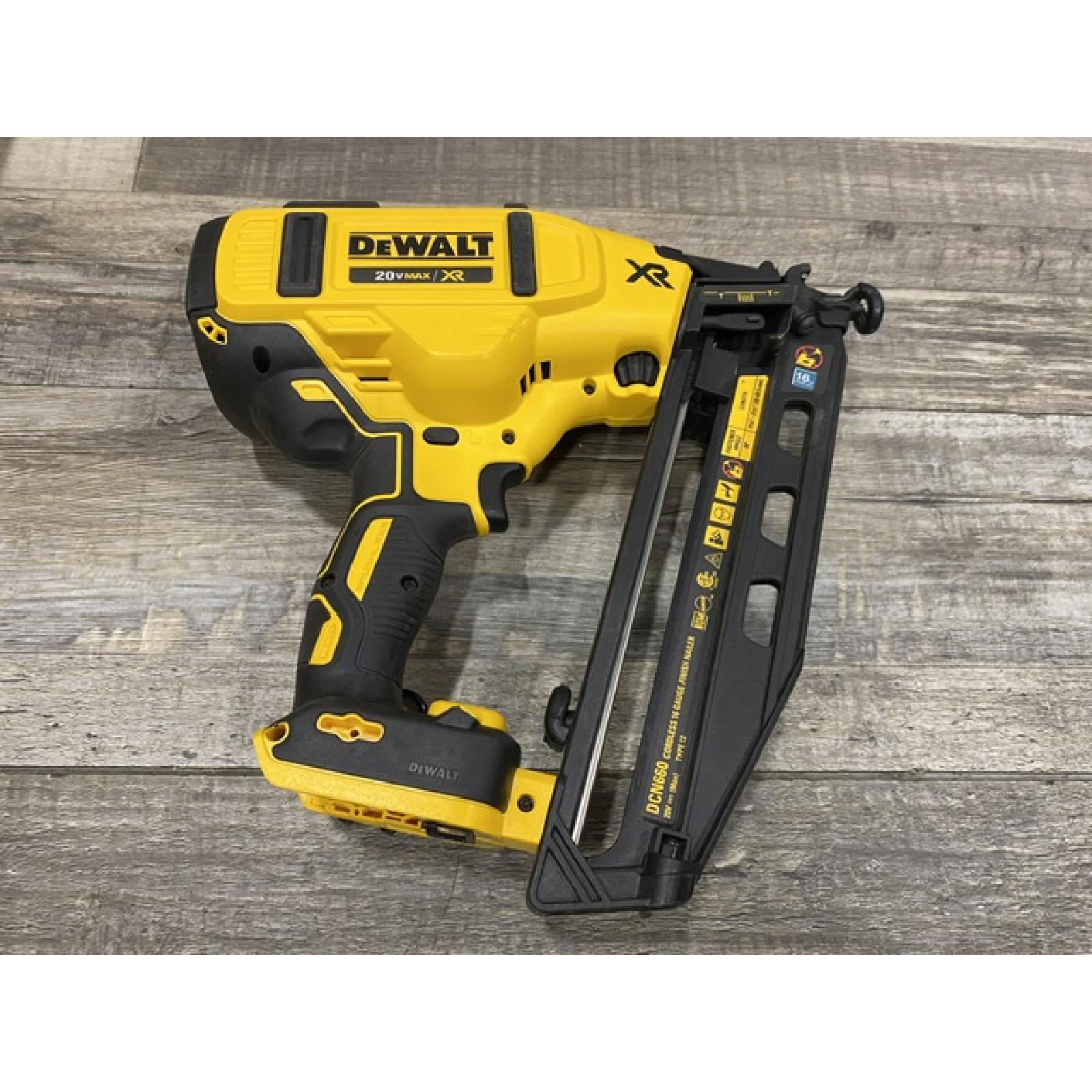 AS-IS DEWALT 20V MAX XR 16-Gauge Electric Cordless Angled Finishing Nailer Kit