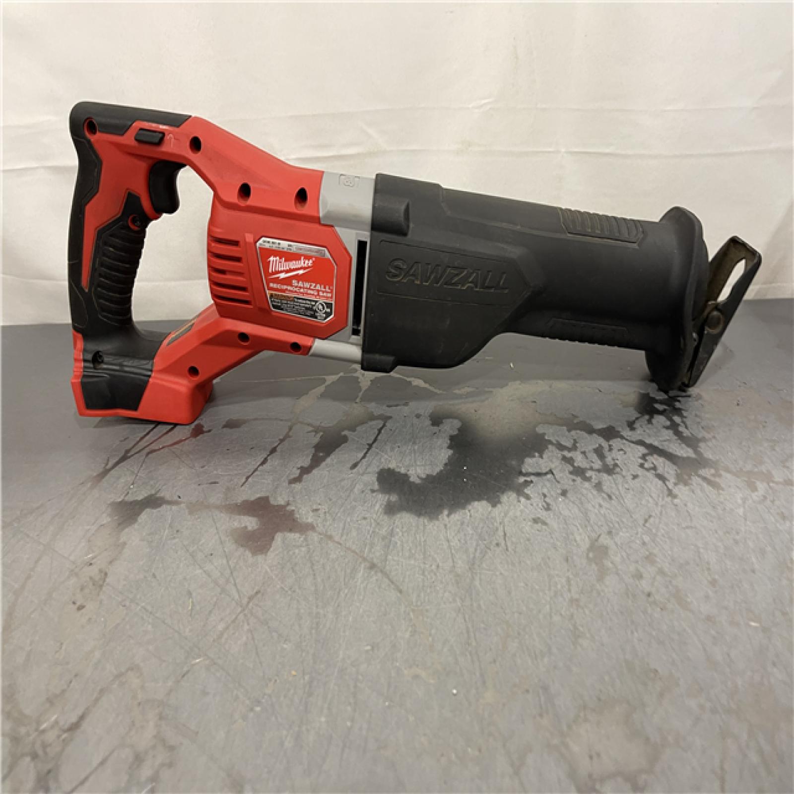 AS-IS - Milwaukee M18 18V Lithium-Ion Cordless SAWZALL Reciprocating Saw