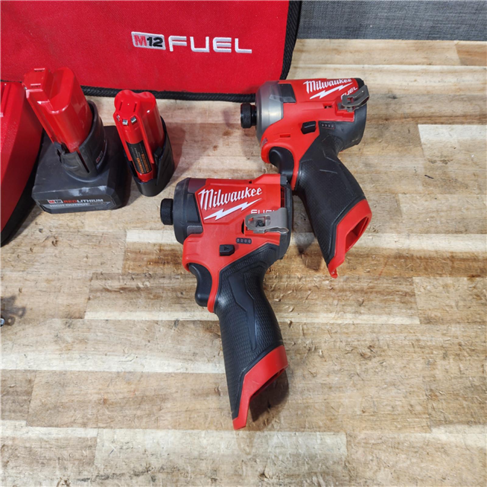 HOUSTON LOCATION - AS - IS Milwaukee 2 Tool Combo Kit W/ (2) Battery & Charger