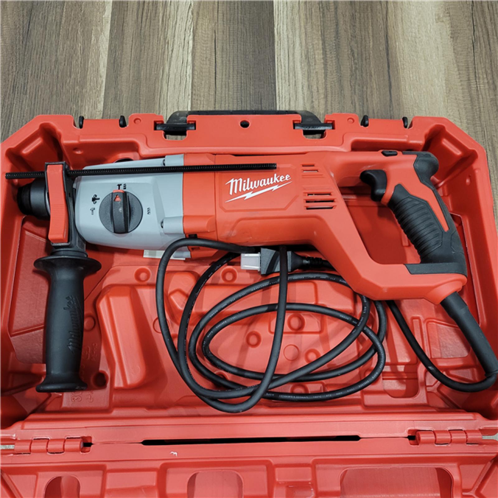 AS-IS Milwaukee 1 in. SDS Plus D-Handle Rotary Handle w/ Case