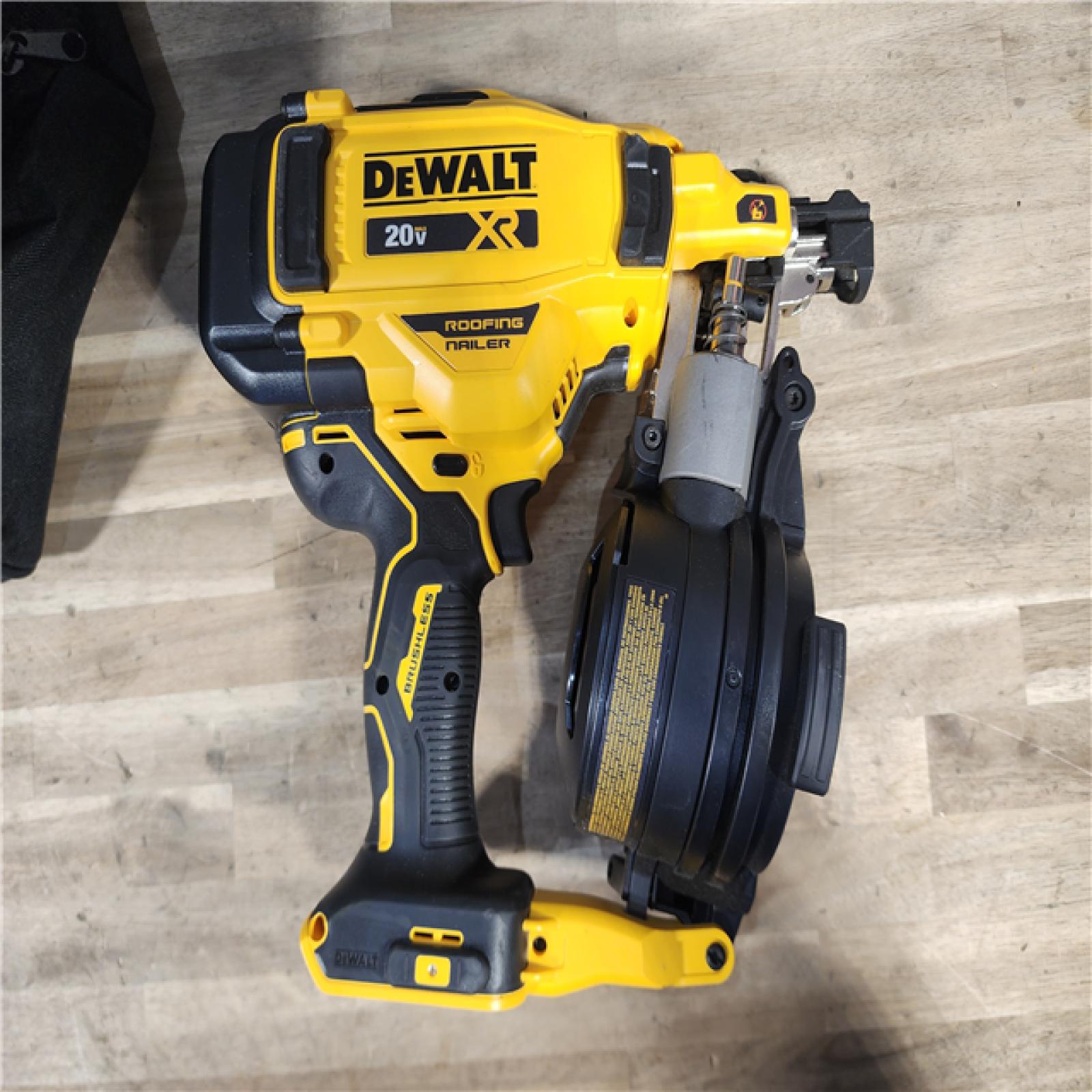 HOUSTON LOCATION - AS-IS DEWALT Roofing Nailer Cordless Kit
