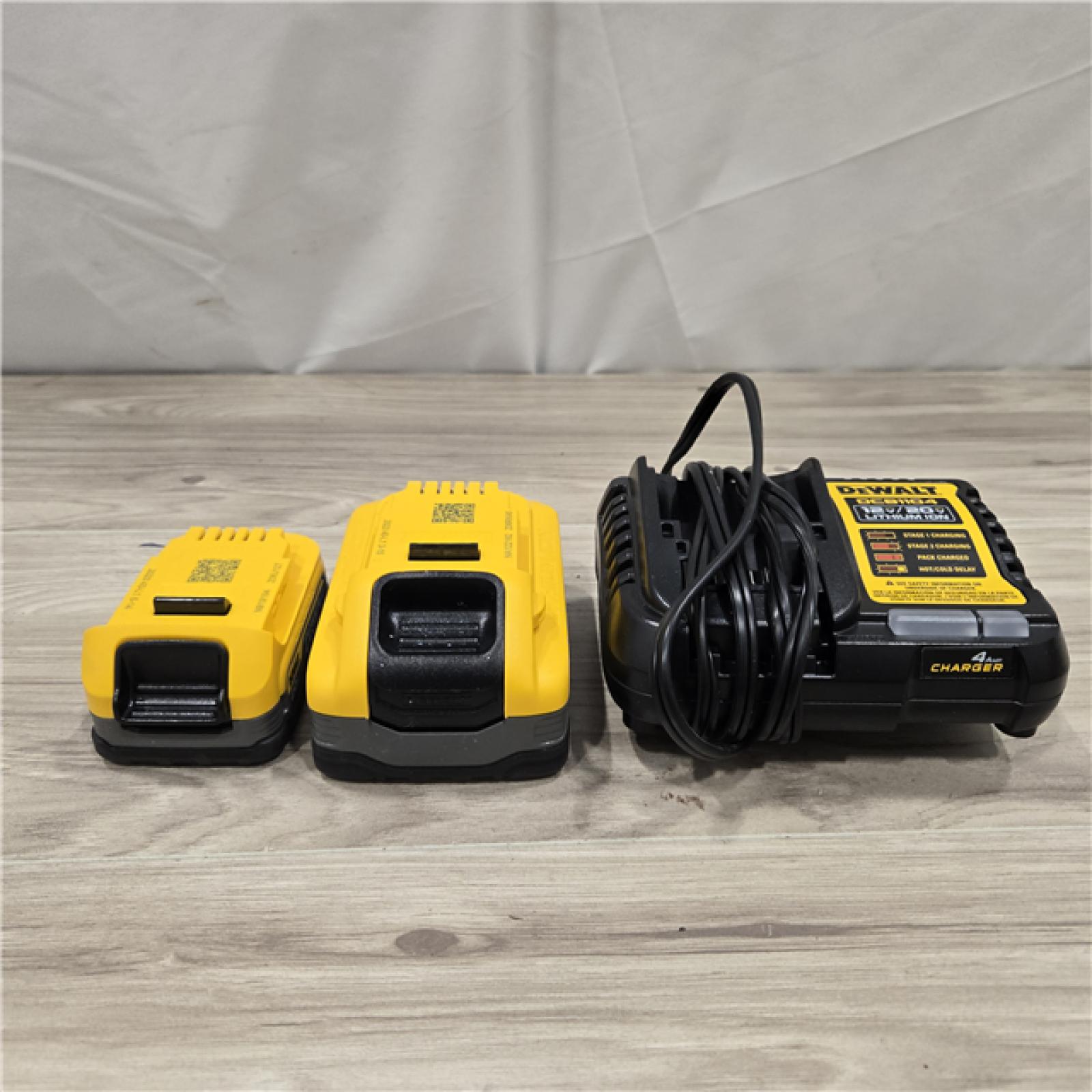 AS-IS Dewalt 20V MAX POWERSTACK Lithium-Ion Batteries and Charger Starter Kit (1.7 Ah/5 Ah) - DCBP315-2C