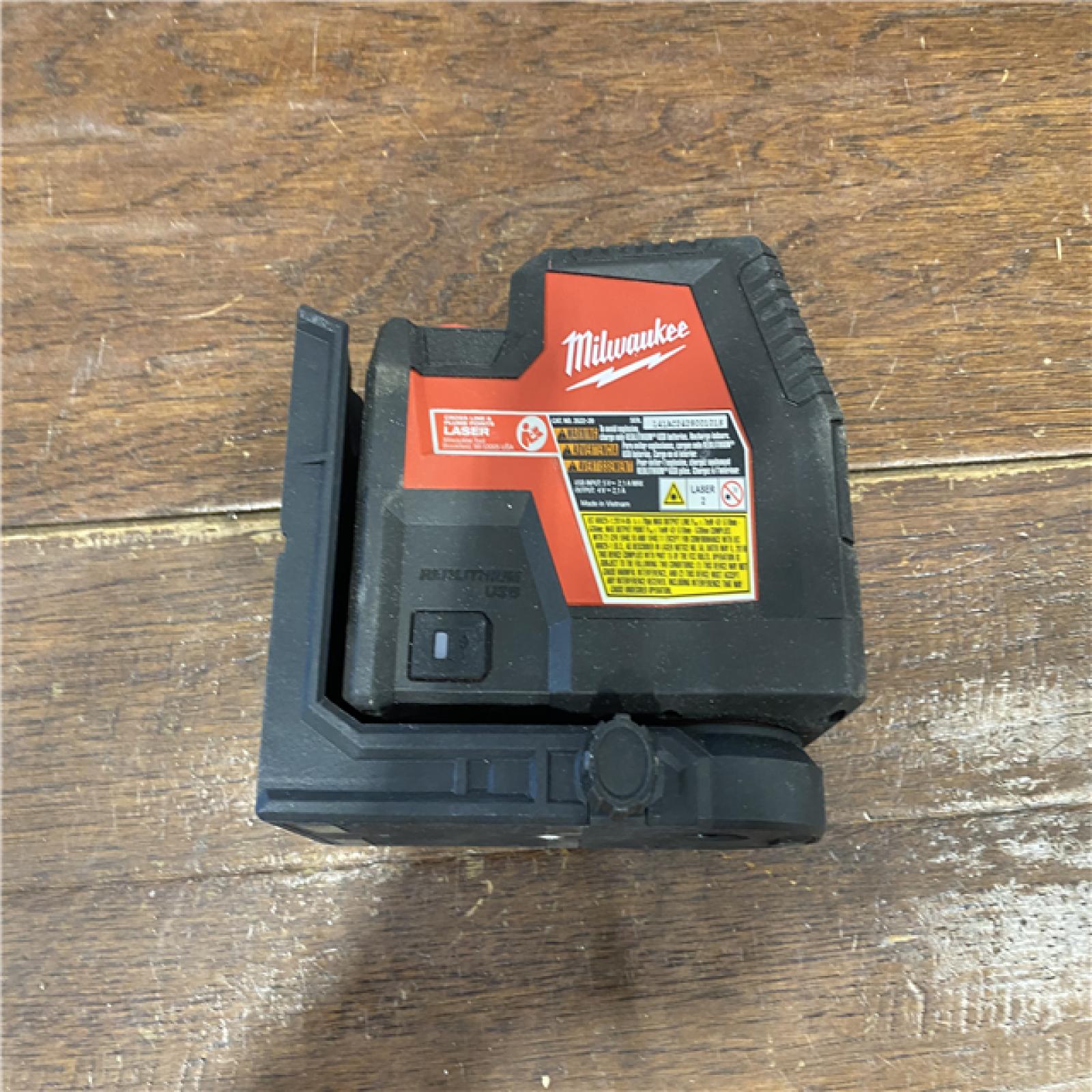 AS-IS Milwaukee-3522-21 Green Beam Laser Cross Line Plumb Point USB Rechargeable