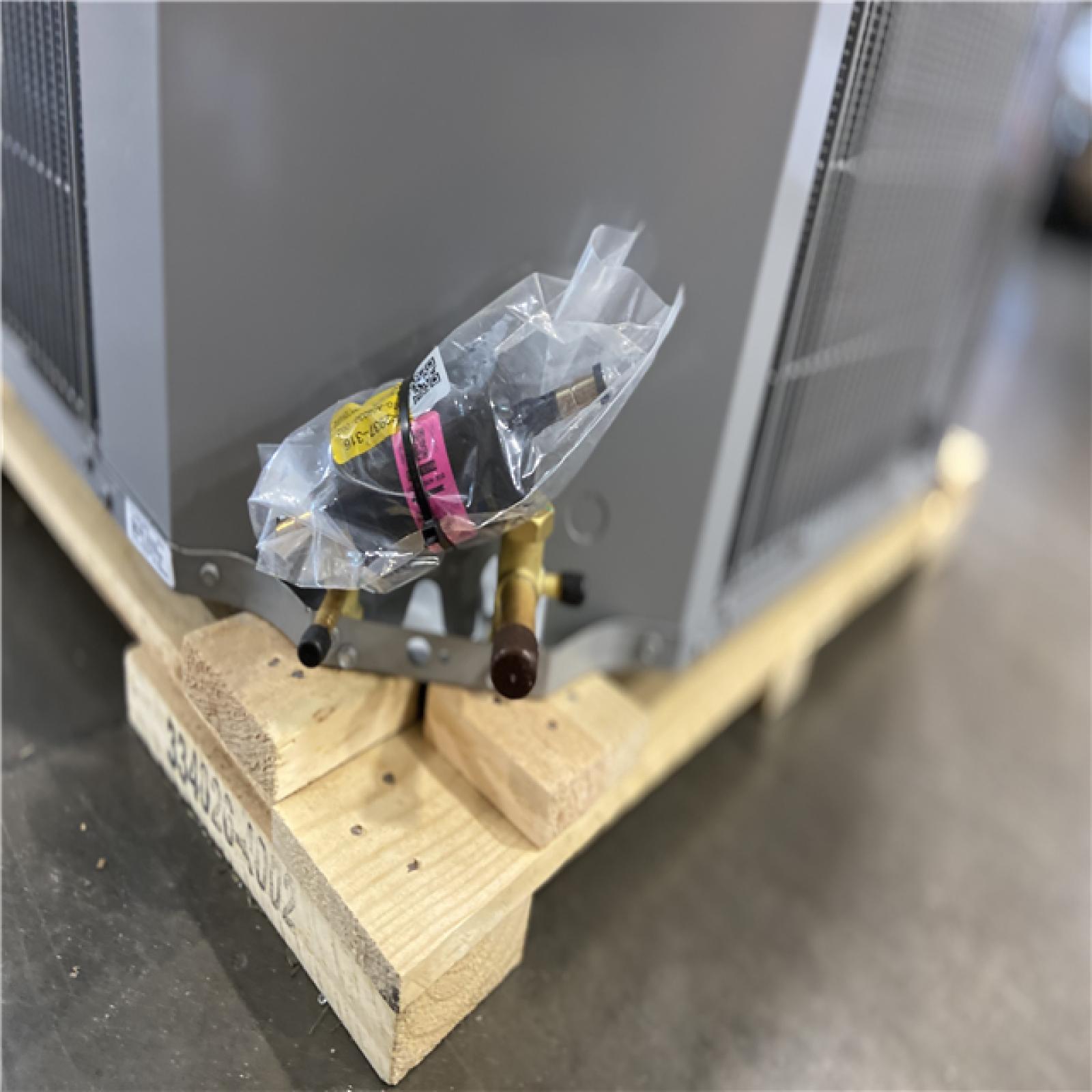 DALLAS LOCATION - Smartcomfort® by Carrier 2.5 Ton 14.3 Seer2 Condensing Unit