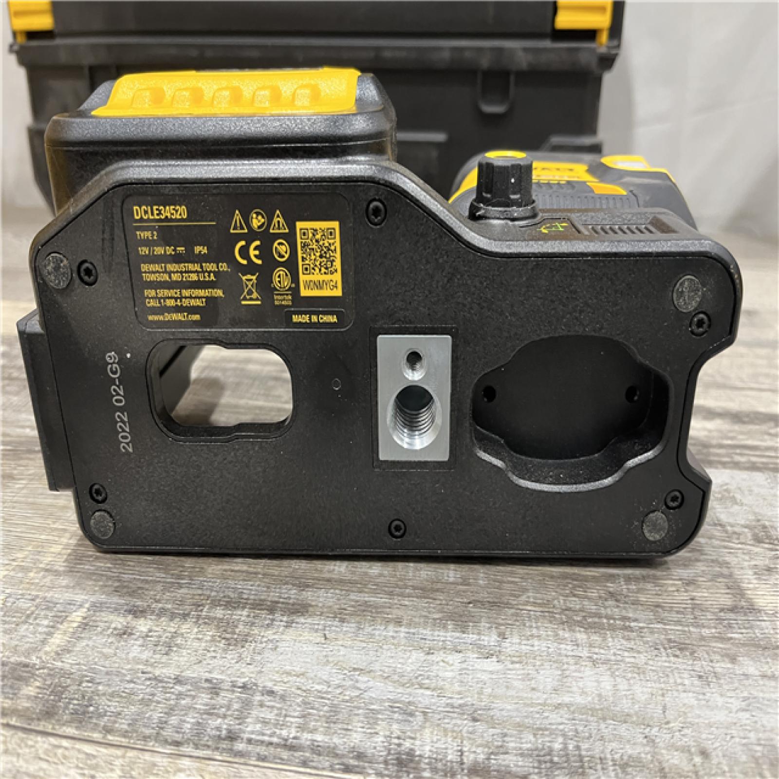 AS-IS DEWALT 20V Max Cordless Lithium-Ion Green Cross-Line Laser Level Kit